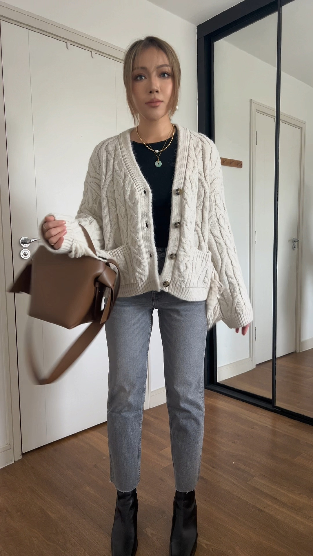 Cosy cardigan season! Autumn outfit for petite style. 