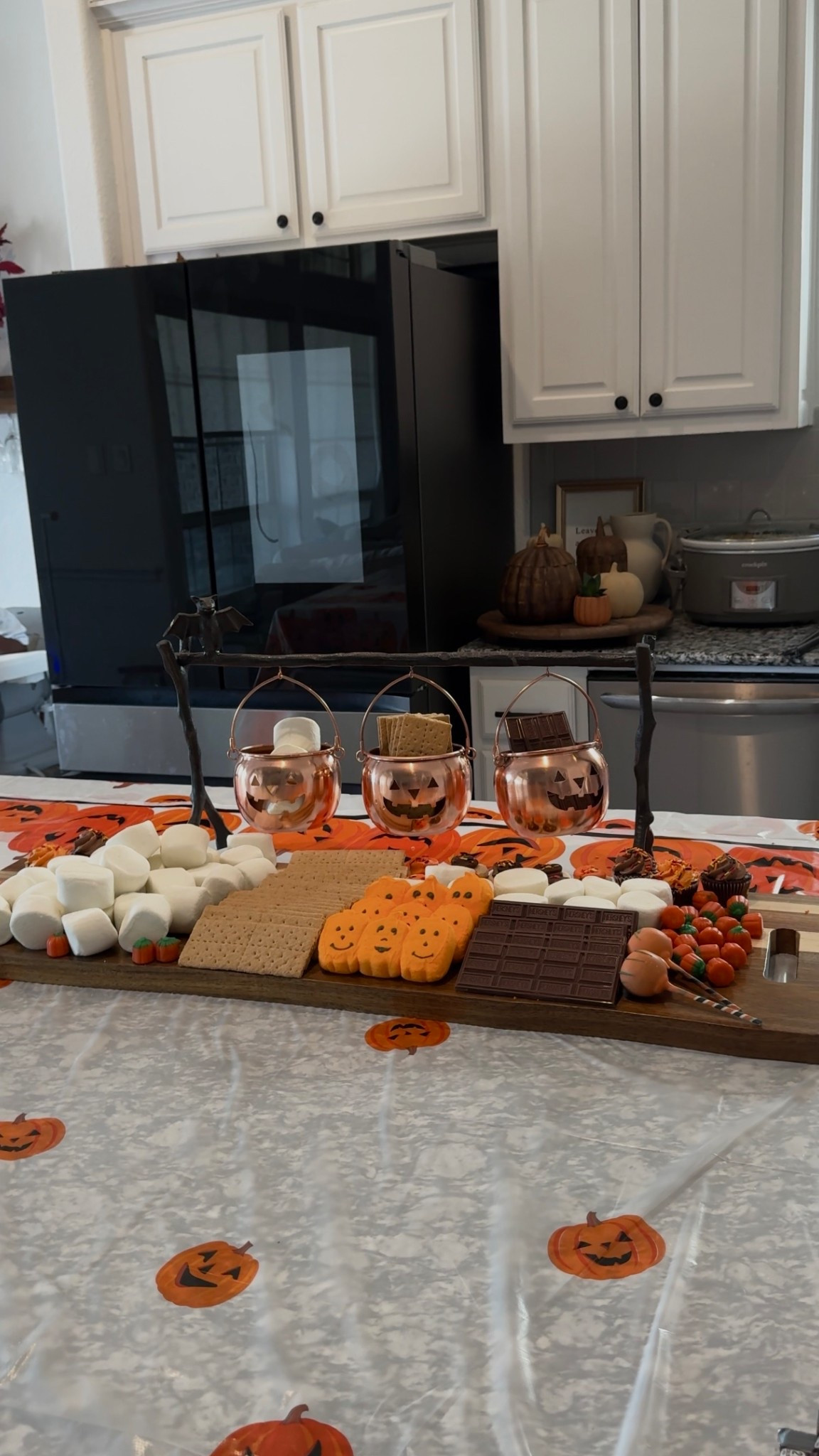 Fall s’mores board 🎃🍫🍂



#LTKHome #LTKFamily #LTKFallSale