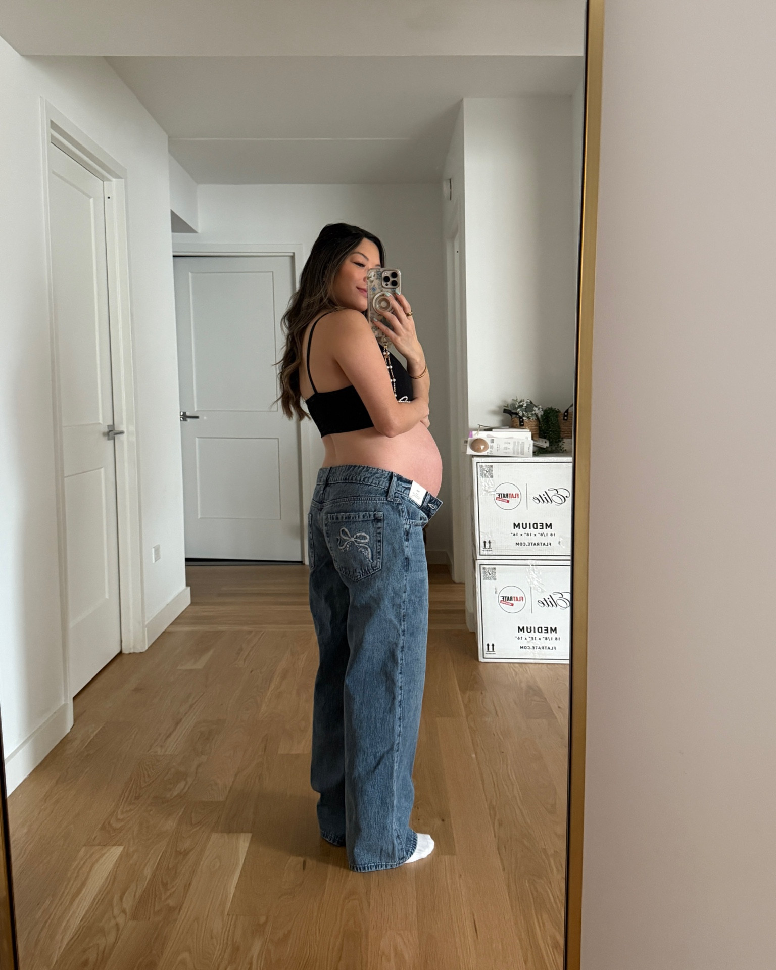 Bow jeans 

#LTKBump #LTKStyleTip