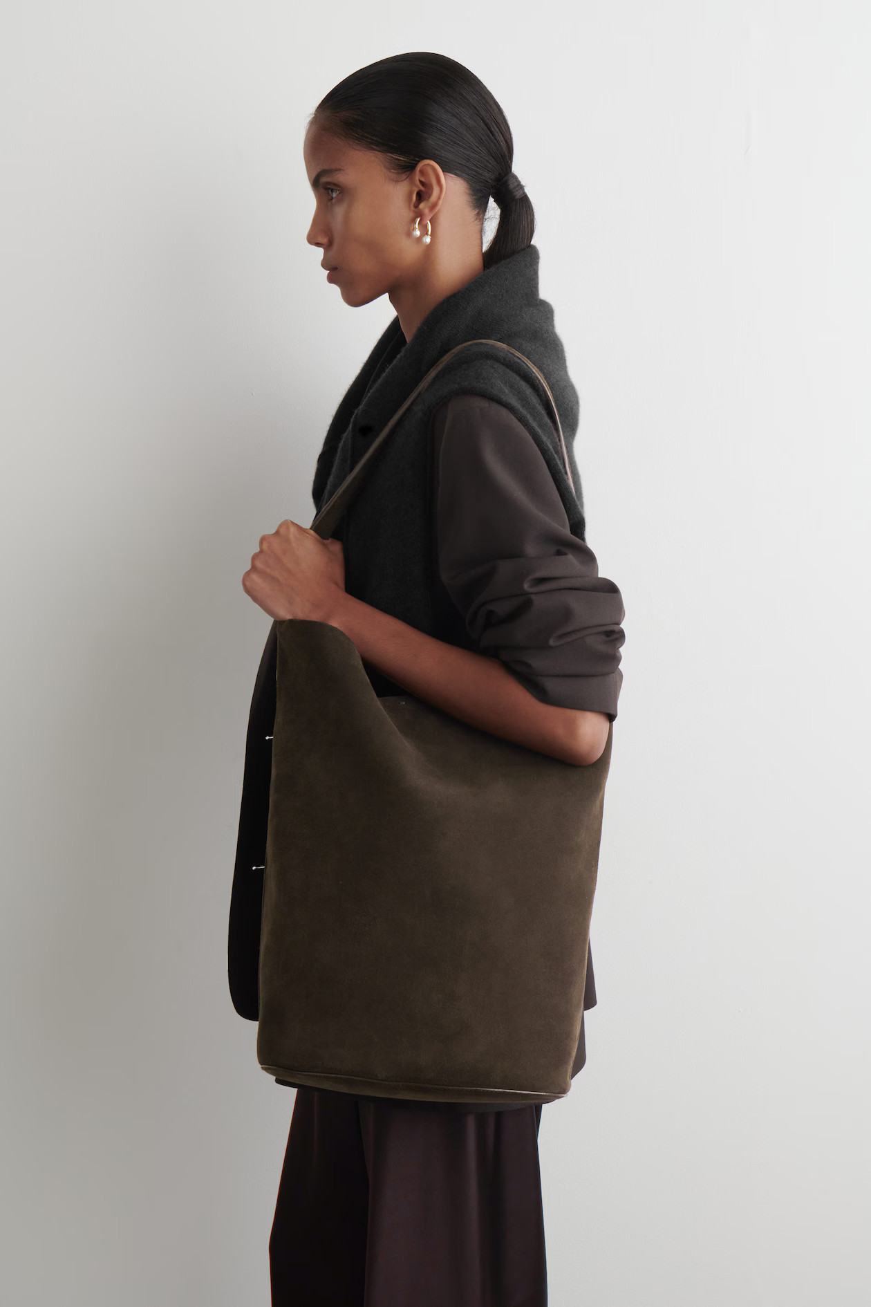 PARADIGM TOTE BAG - SUEDE - DARK BROWN | COS GB | COS UK