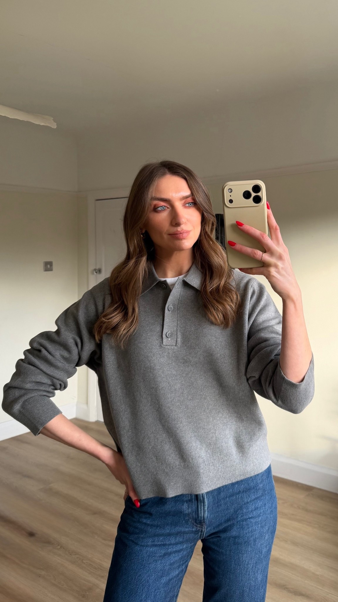 Love this knitted grey polo
I sized up to a medium
In this 

AD.@Uniqloeurope #LifeWear 