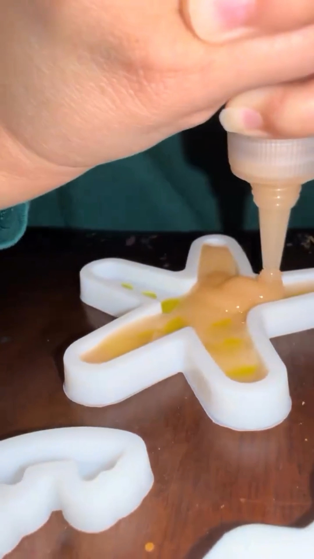 We tried these Magic Gel Water Pets today and they were such a hit! 🧪✨

The kit came with everything we needed, which made it super easy to set up. The kids had so much fun designing their little pets and watching them come to life. And once they’re done… they’re the weirdest, squishiest little creations. 😂

I love activities like this because it’s science and sensory play mixed together and it keeps the kids engaged without screens.

This would be such a fun Easter basket idea or a great spring break activity for those “I’m bored” moments when the kids are home.

If you want to try it too, you can grab it in my TikTok Shop — @all_about_tiny_humans. Have fun! ✨

#kidsactivities #sensoryplay #springbreakideas #easterbasketideas #momlife