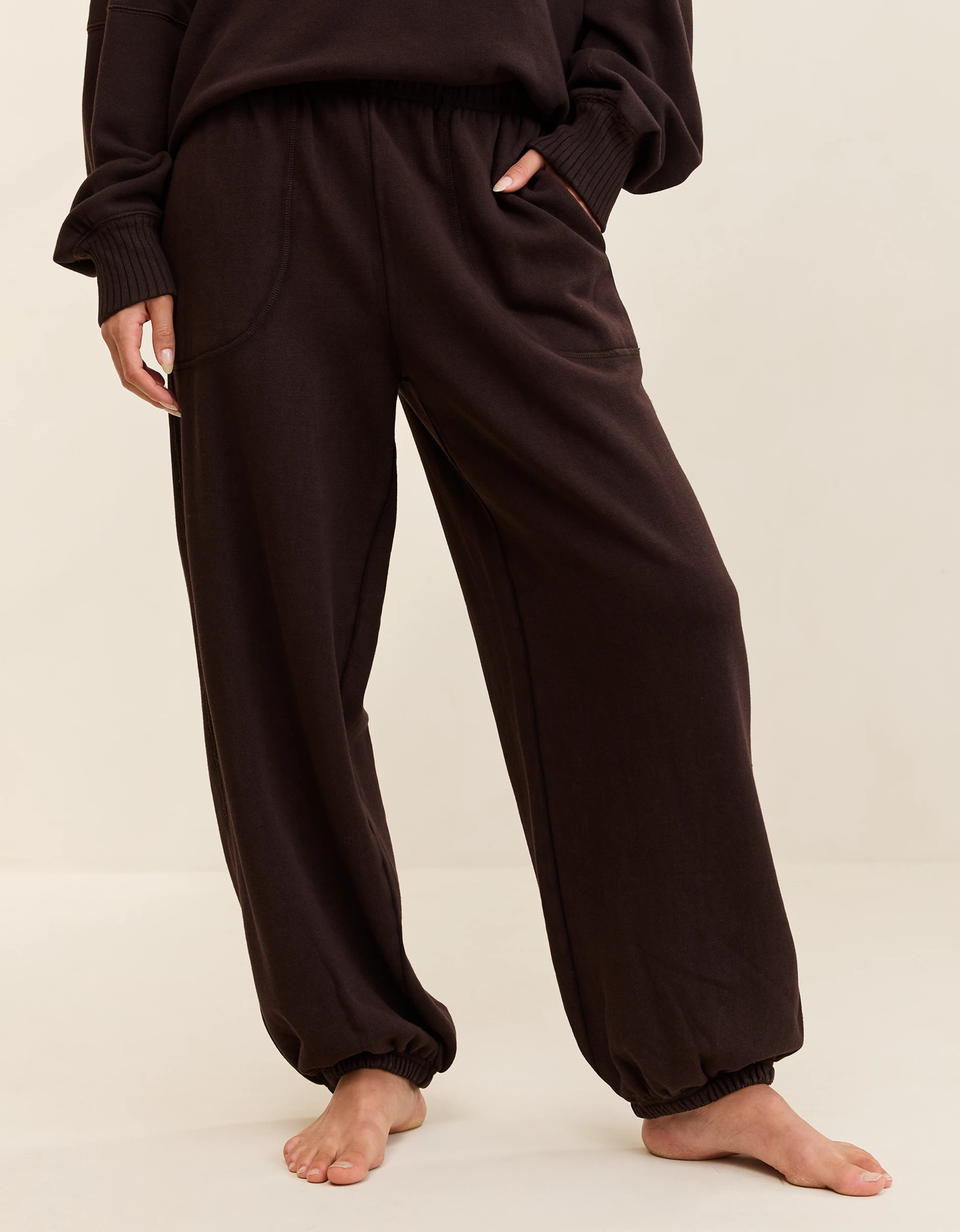 New + Matching Set Aerie Layover Balloon Jogger | American Eagle Outfitters (US & CA)