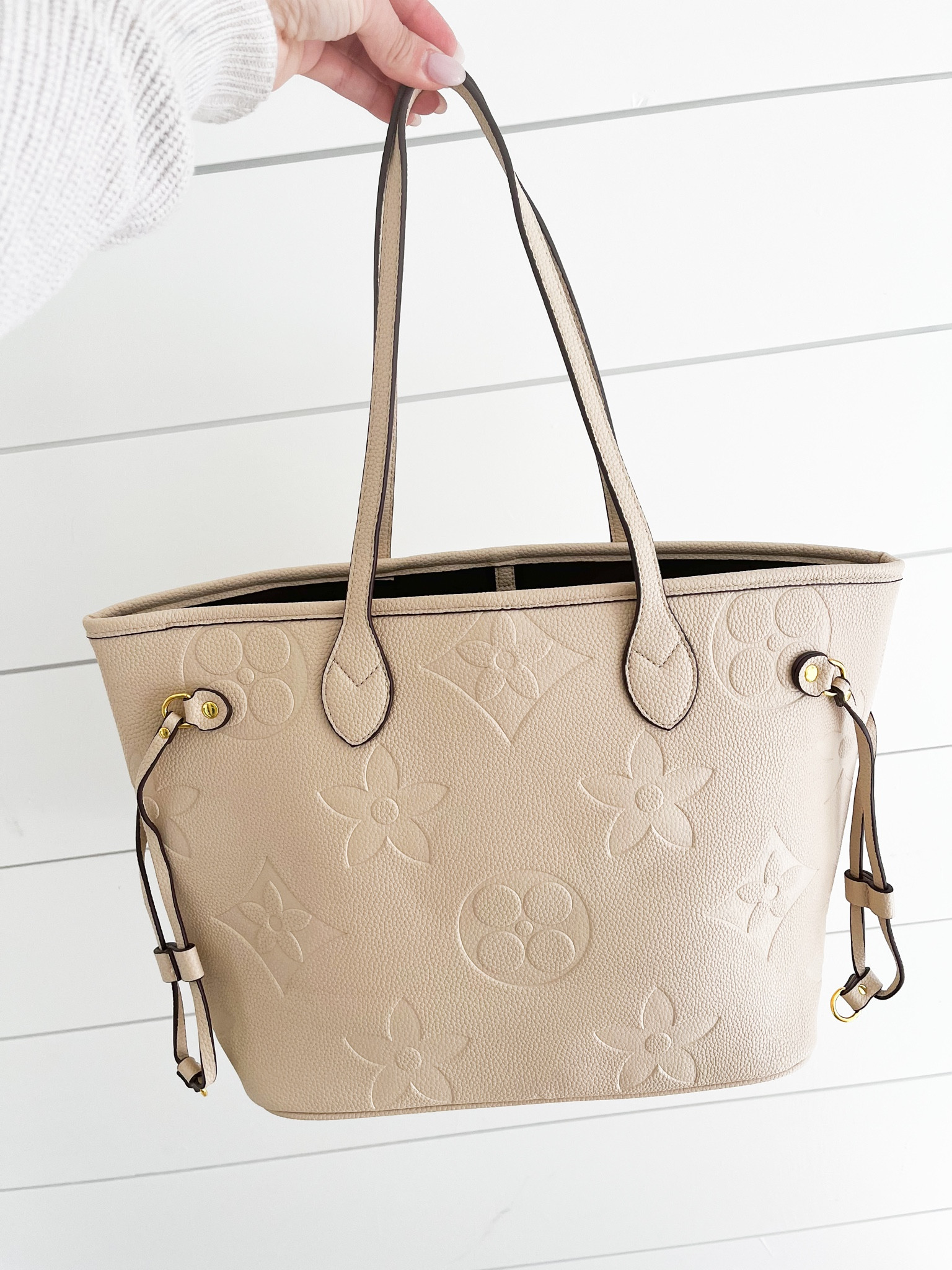 Love this designer inspired bag for Spring! Under $50 ☺️ 

#LTKSeasonal #LTKfindsunder50 #LTKitbag