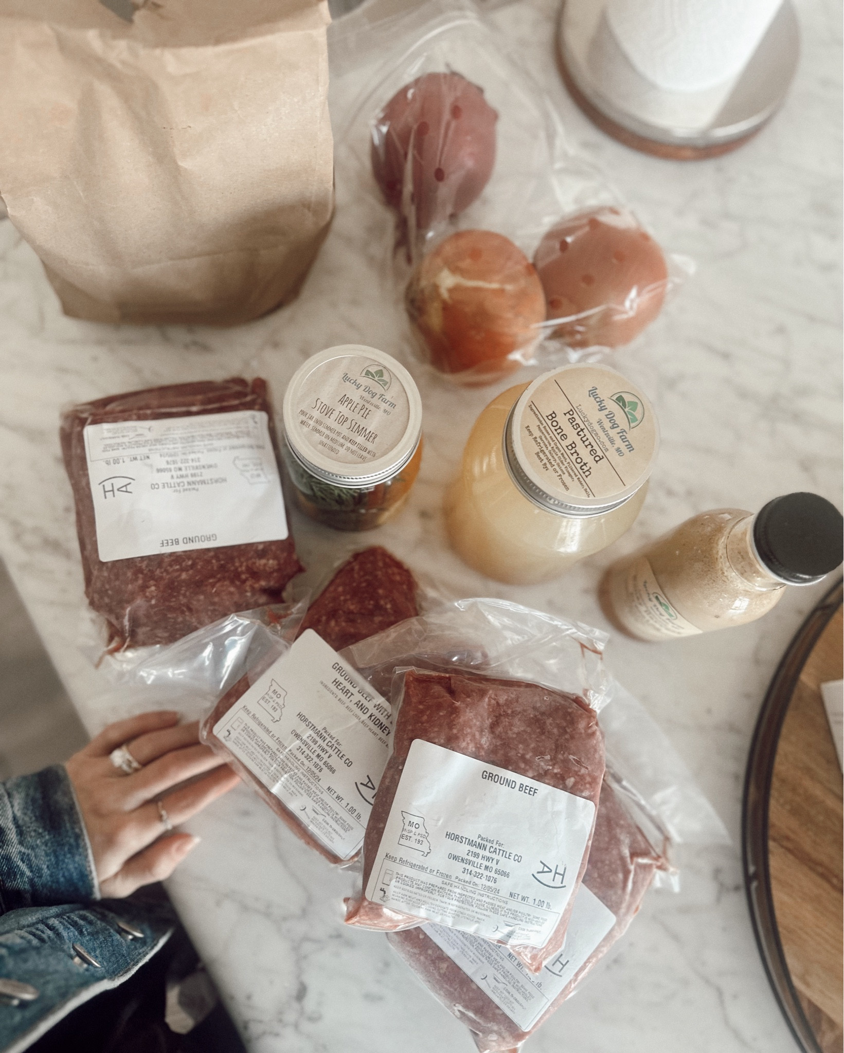 Making chili today linked some of my faves to make it we buy all our meats from a local farmer + buy seasonal veggies, + bone broth  from a farmer as well! ✨🐄🧺🐓✨🥒

#LTKActive #LTKU #LTKFitness