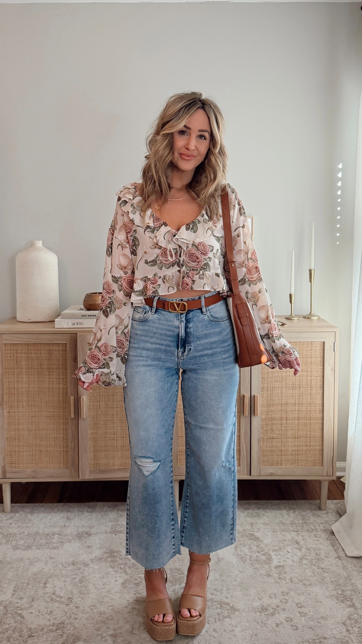 this floral blouse is so pretty— tie front and ruffle detail on sleeves 😍 would be so cute for spring date night! i’m in a size M. LOVE the wash, fit and style of this denim!!! i’m in a size 27. code LEANN35 is active and saves 35% off sitewide! 