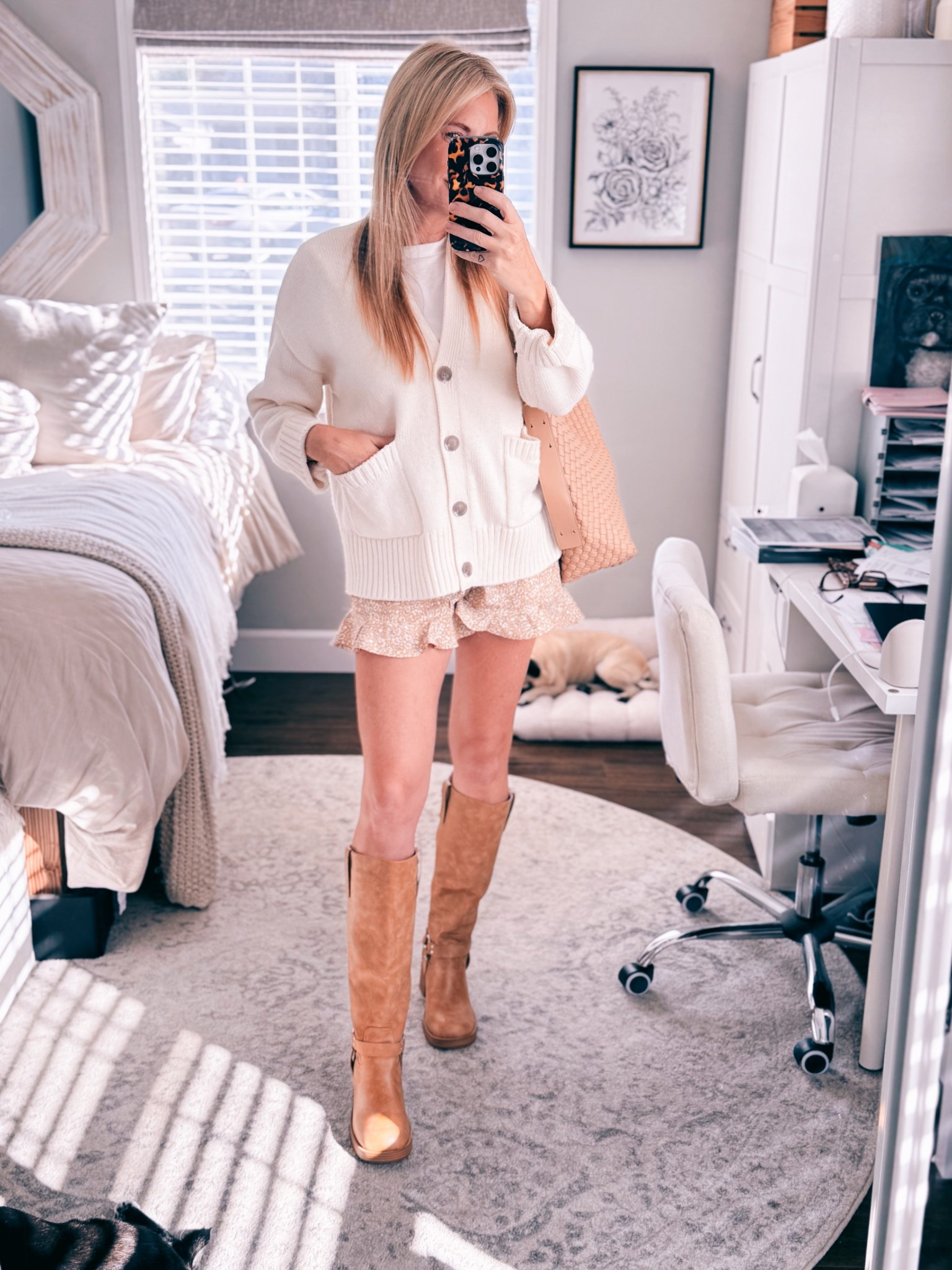 Fall outfit idea | brown motorcycle boots | brown riding boots | fall/winter boots | white cardigan | fall/winter bag | 