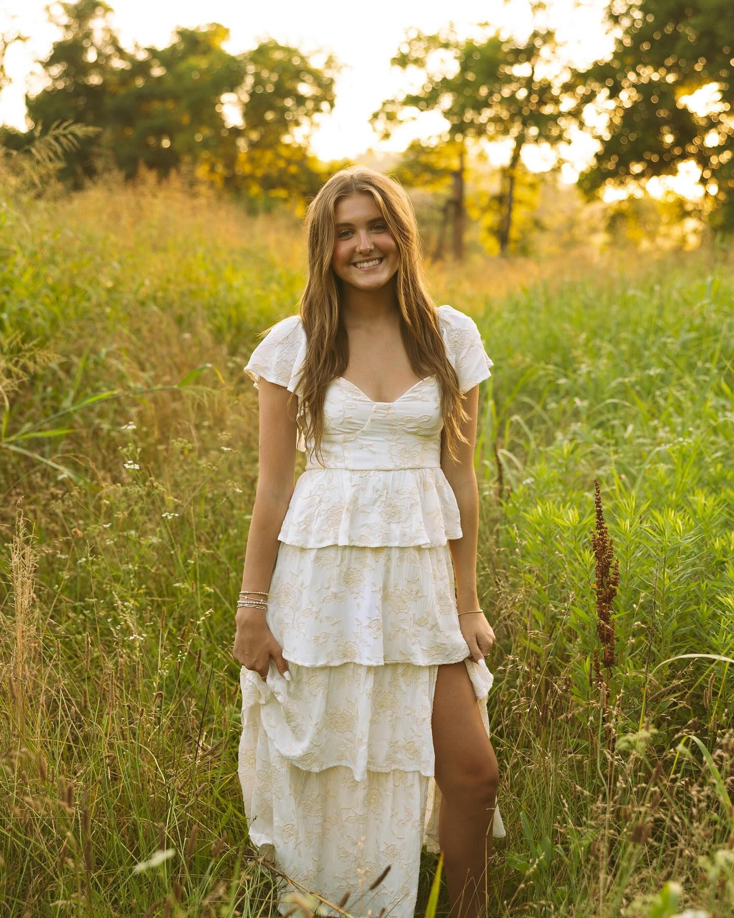 Late night post cuz I just finished editing one of my reps senior gallery😆 @presley_mcmurray ur stunning

#tennesseephotographer #nashvillephotographer #nashvillephoto #seniorportraits #seniorphotographer #senior #avareneephotography #explorepage #seniorpictures