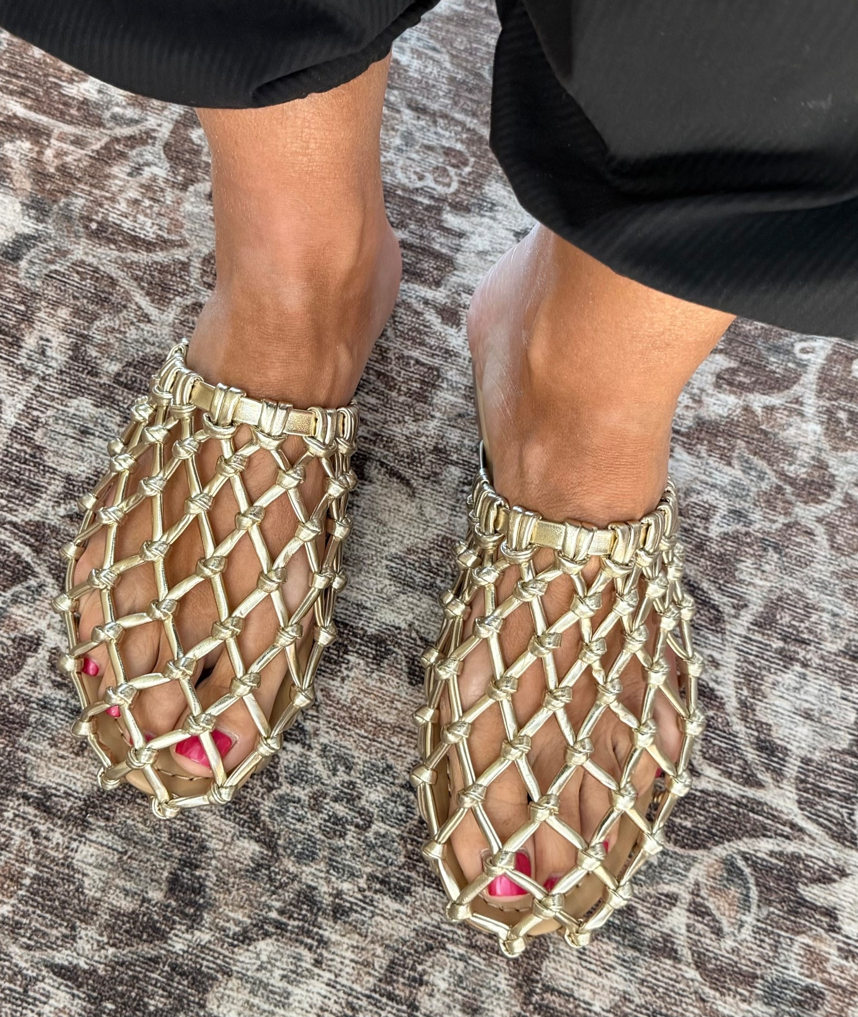 LOVE these slides from Amazon 
I sized up a half size 
Comes in 4 colors and so comfortable 