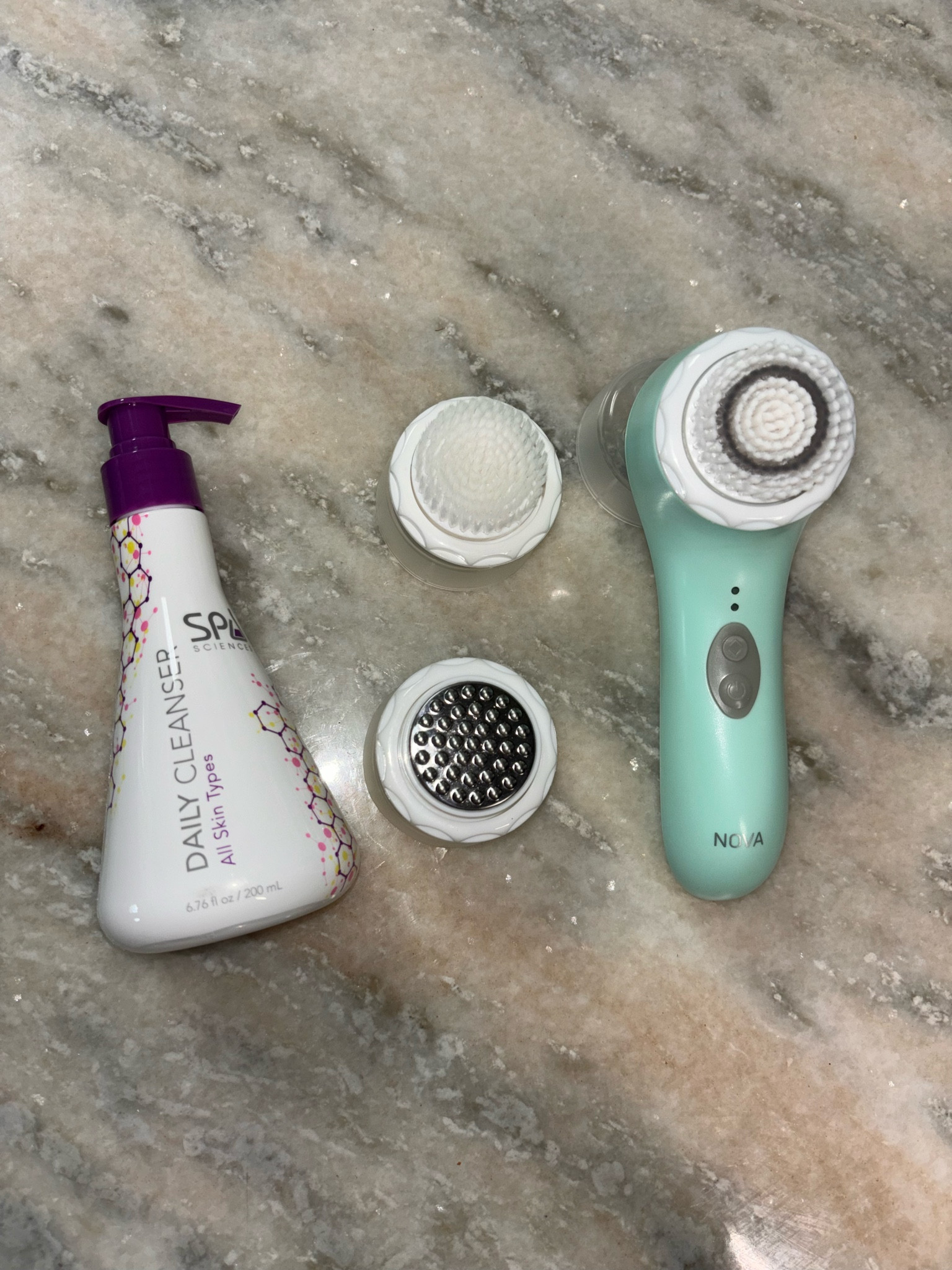 The best face scrubber♥️

#LTKGiftGuide #LTKbeauty