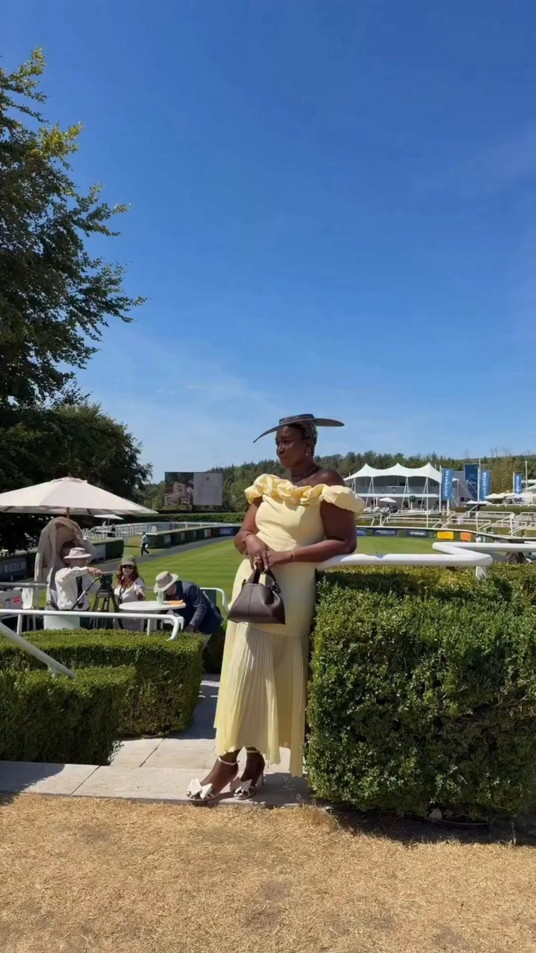 What I wore to the @goodwood_races outfit @phaseeight comment link to get my look..