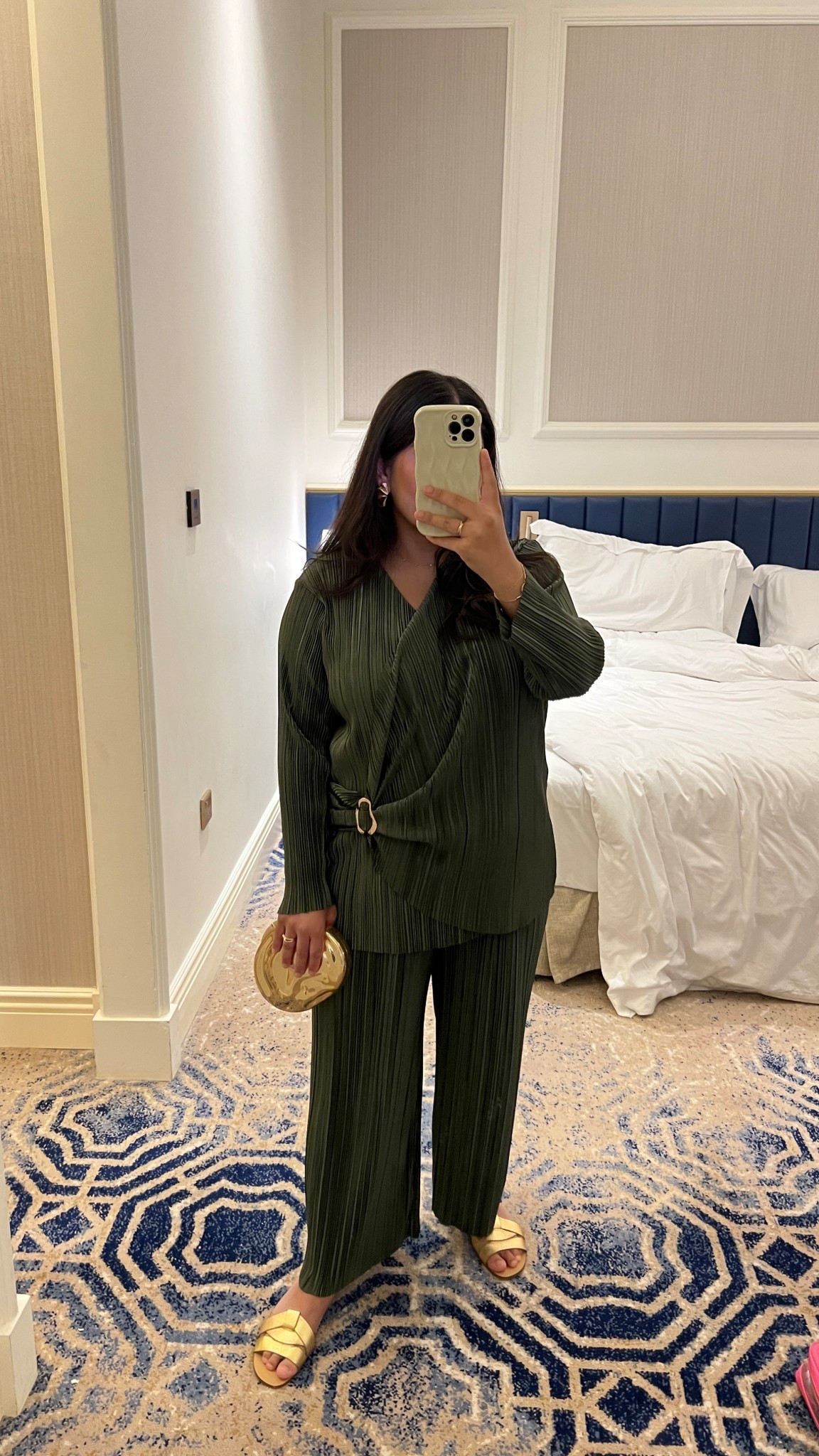 Holiday outfit, winter sun, plisse coord, modest outfit 