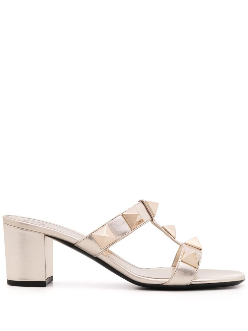 Valentino Garavani Roman Stud metallic sandals - Gold | Farfetch Global