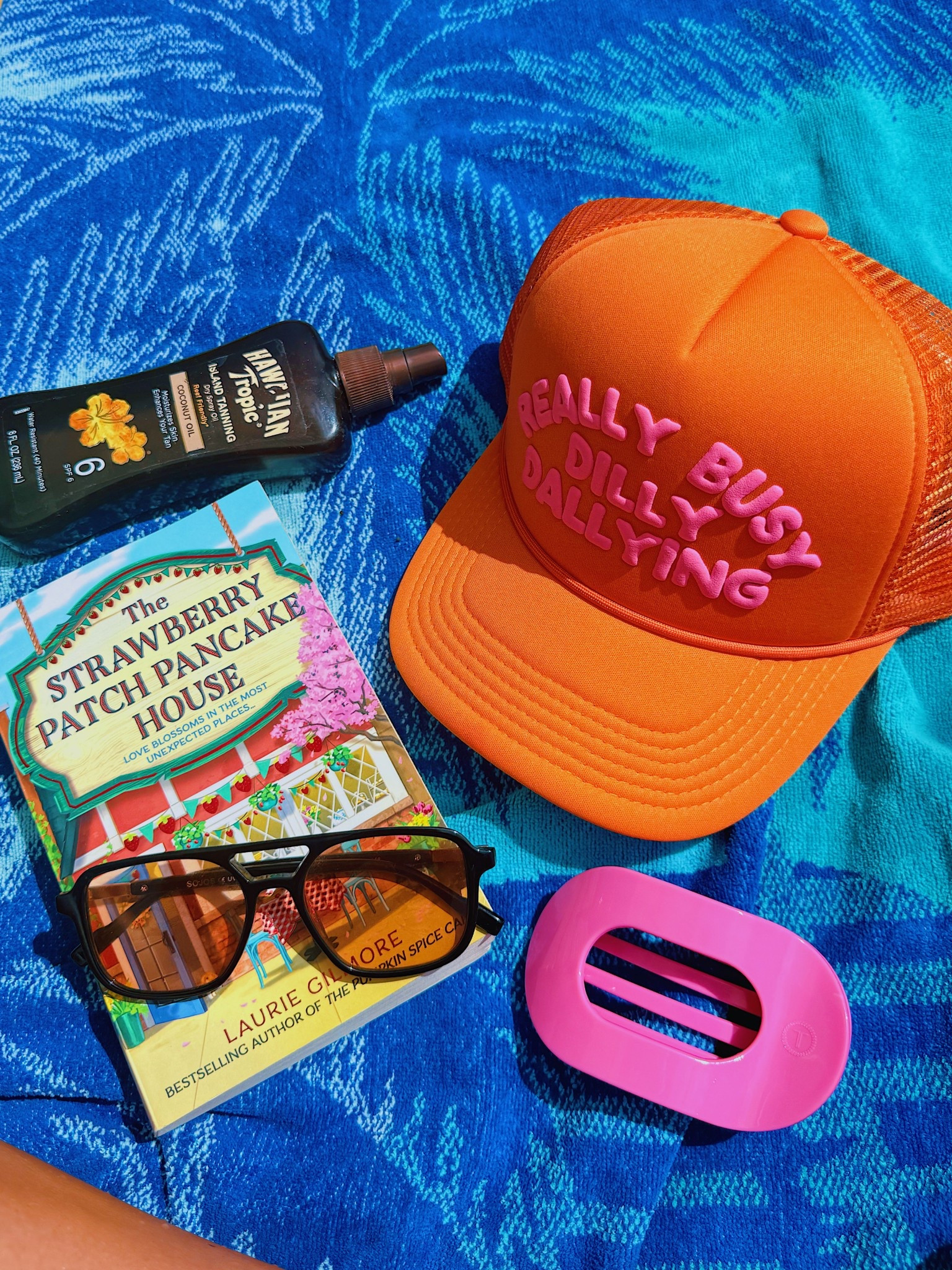 ✨pool day essentials✨
•tanning oil 🤎
•trucker hat 🧢
•sunnies 🕶️
•teleties clip 💖
•cutest little romance book 📖

#LTKSummerEdit #LTKU #LTKSwim