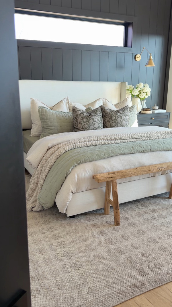 If you love a calm, modern organic bedroom, this Quince bedding combo is it.