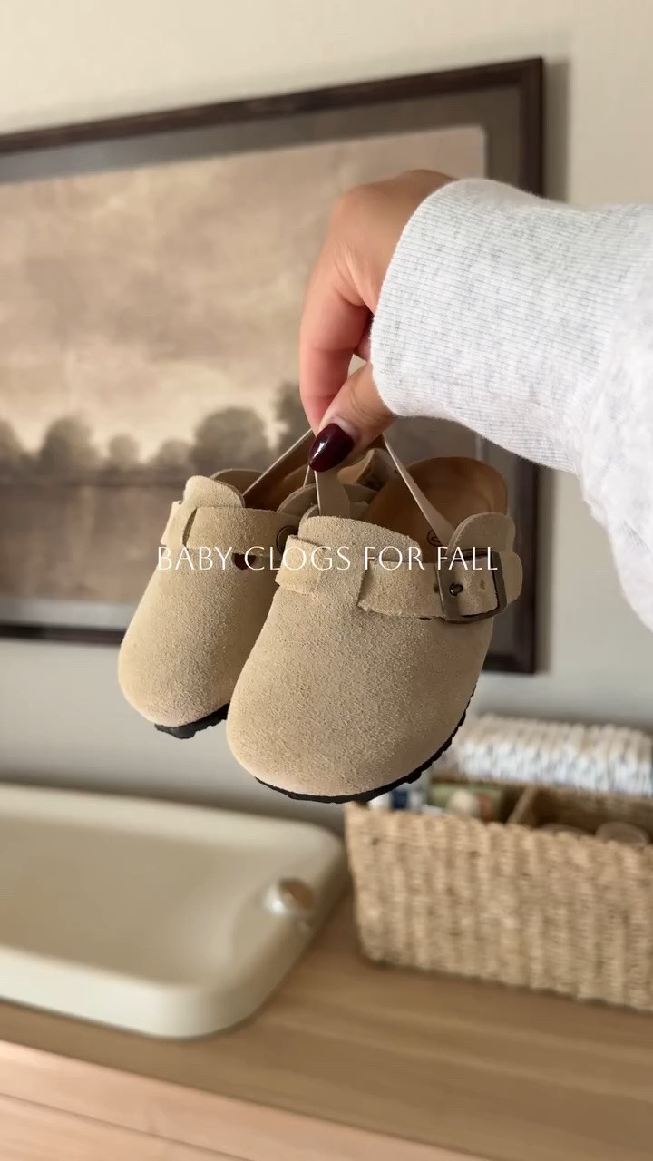 your sign to get your baby or toddler clogs for fall 🤎🧸🍂 comment “shop” for the link! 🫶🏼 

#toddlerfinds #toddlerfavorites #momsofinstagram #babyfinds #toddleroutfit 

https://liketk.it/6iZkf

toddler shoes
baby shoes 
baby outfit ideas 
toddler outfit ideas 
toddler fall outfits
fall outfits 
toddler must haves 
toddler amazon finds 
baby amazon finds 
boy mom 
boy mom of 2