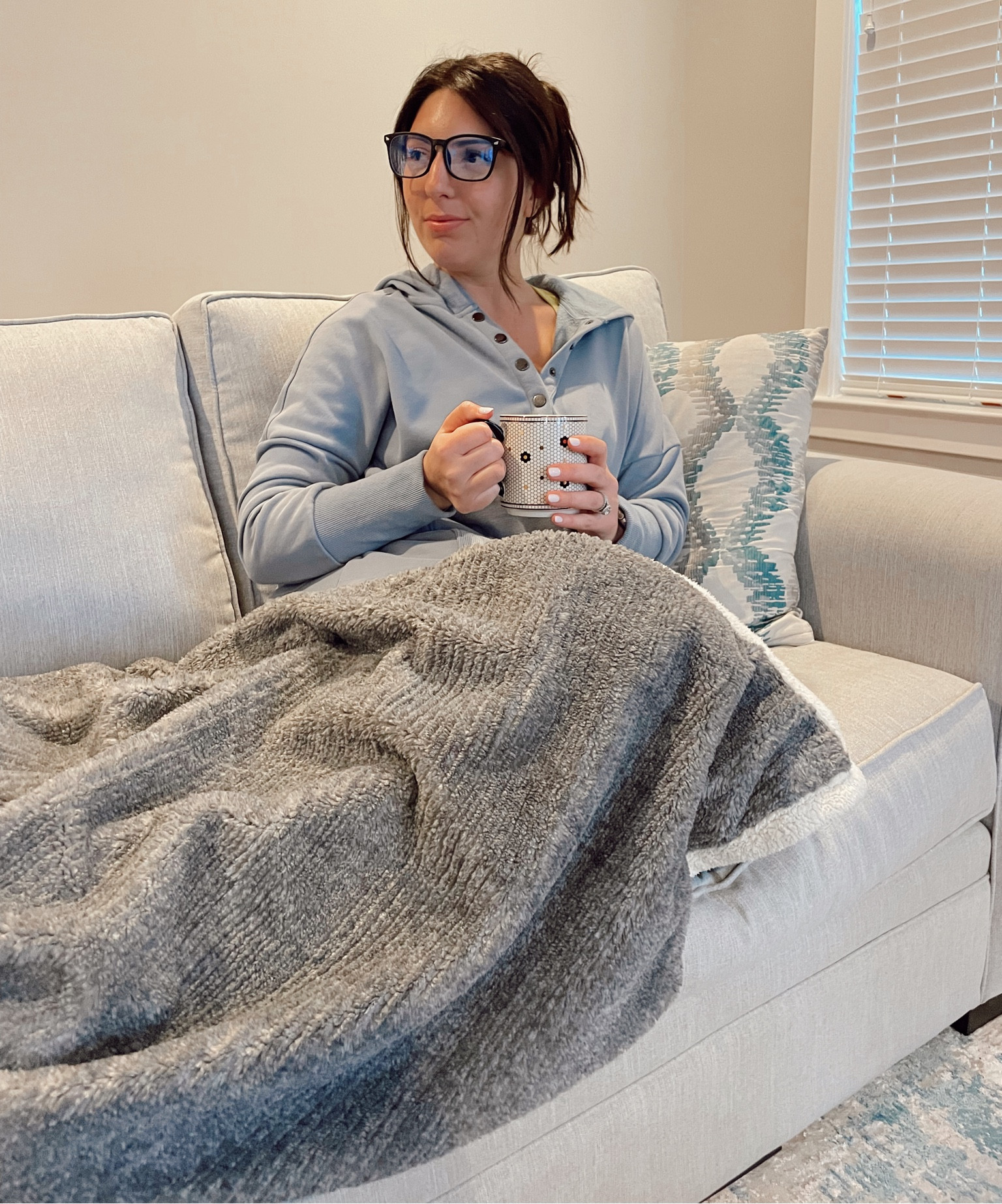 It’s a rainy + dreary day here in NJ 🌧️ the perfect kind of day to stay in this cozy oversized sweater from Amazon ! 

Wearing a size Medium 

Oversized sweater, amazon sweater, amazon casual oversized sweater 

#LTKstyletip #LTKunder50 #LTKFind