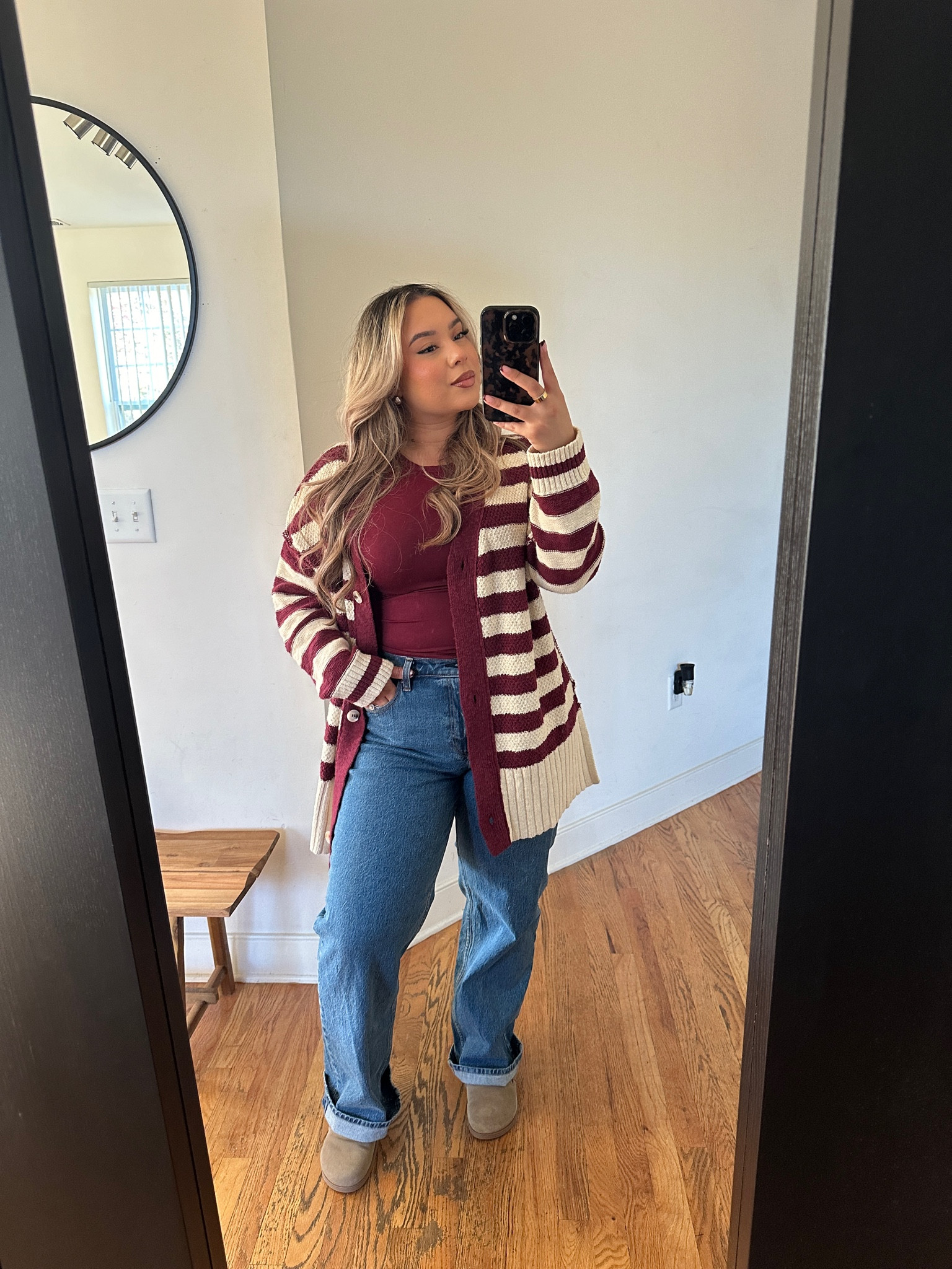 Casual Fall Outfit or perhaps a good option for my laid back Queens on Thanksgiving?🥰🤎🍁

Jeans: 30 Curve Love (Dark Marble)
Cardigan: M 
T-shirt: M 
