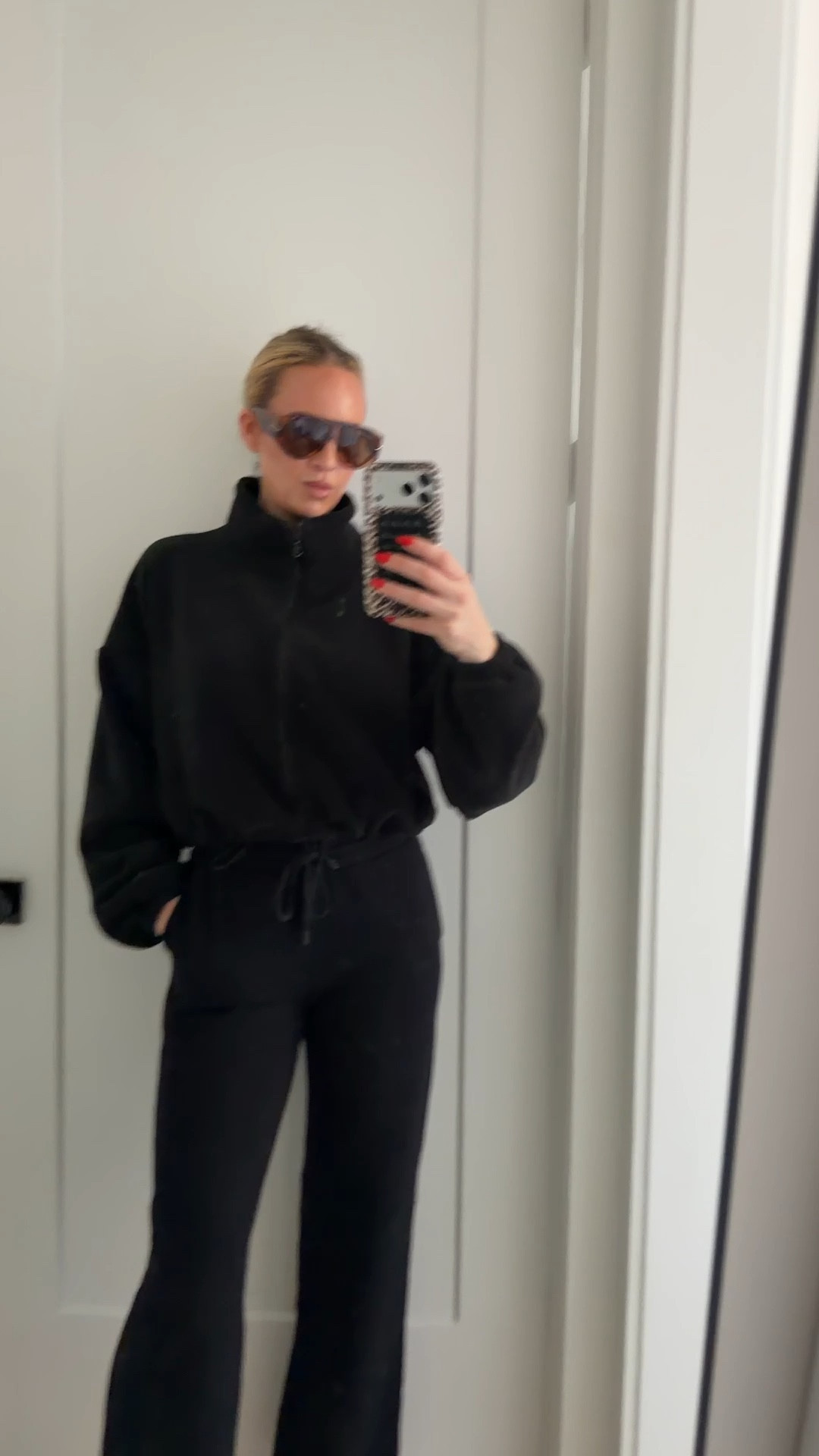 Wearing a medium in the Amazon, please, and I believe the pants are a tall size small. I’m not sure if they’re tall, though to be honest.🤔

@Aritzia @amazonfindsandfashion 

#LTKOver40 #LTKTall #LTKstorytime