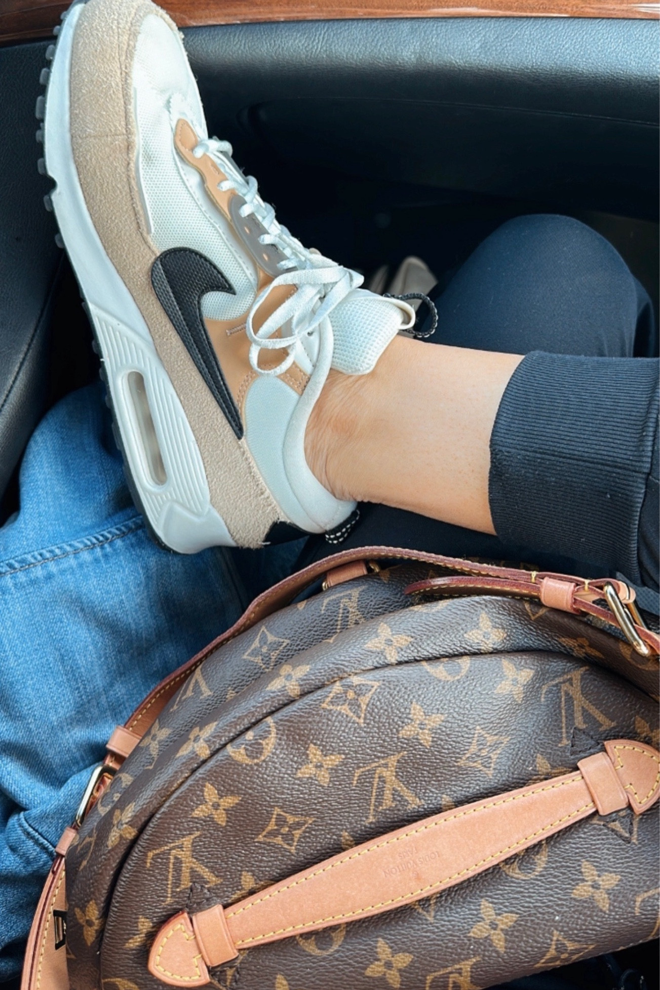 RESTOCKED 💫my cute pair of jeans to complete your fall outfit!?These Nike Air Max are great to complete the look!👖 

#LTKStyleTip #LTKFindsUnder100 #LTKOver40
