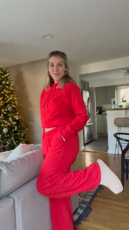 The comfiest red sweatsuit there ever was from target!! under $50

#LTKfindsunder50 #LTKHoliday