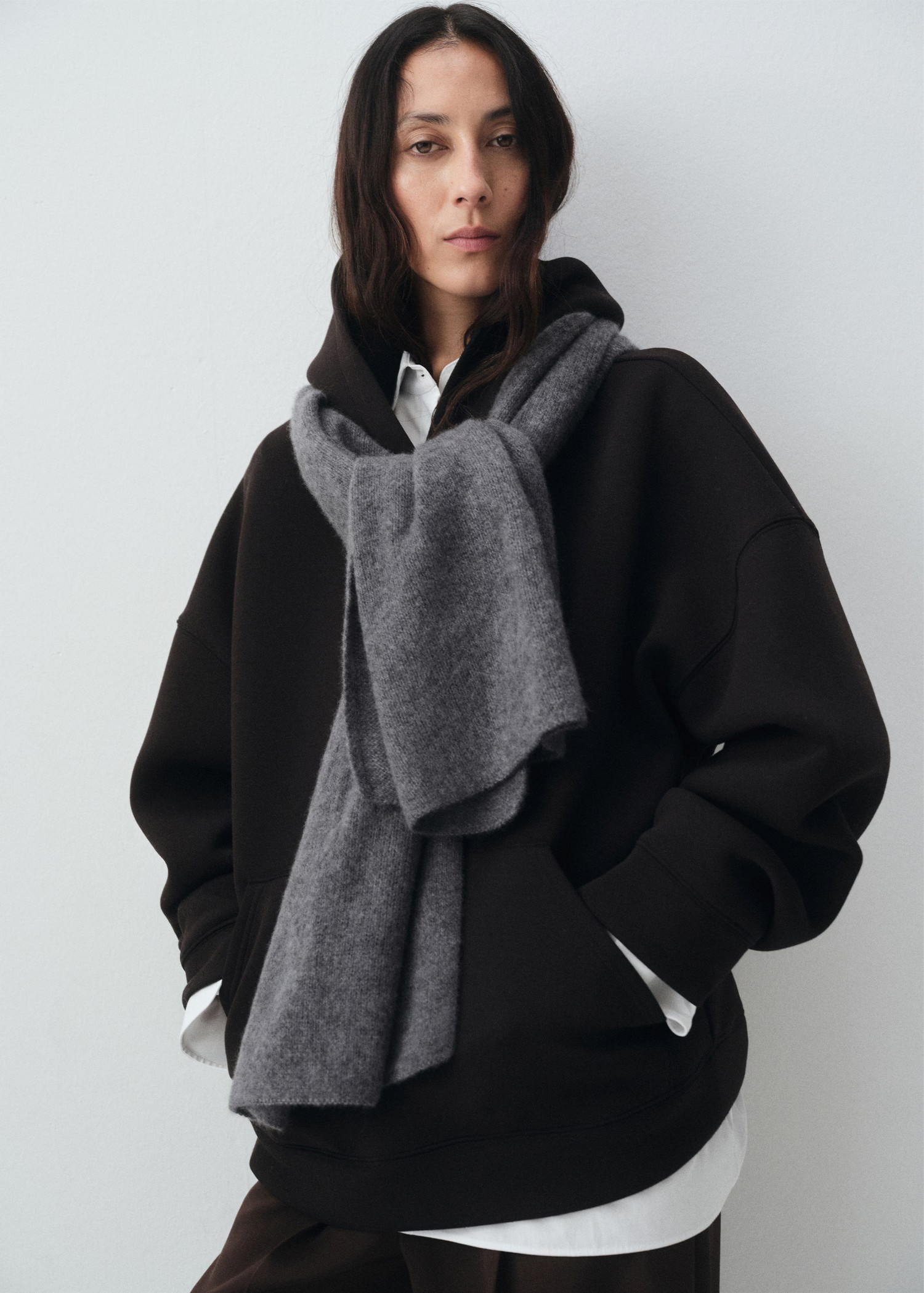 100% cashmere scarf - Women | MANGO United Kingdom | MANGO (UK)