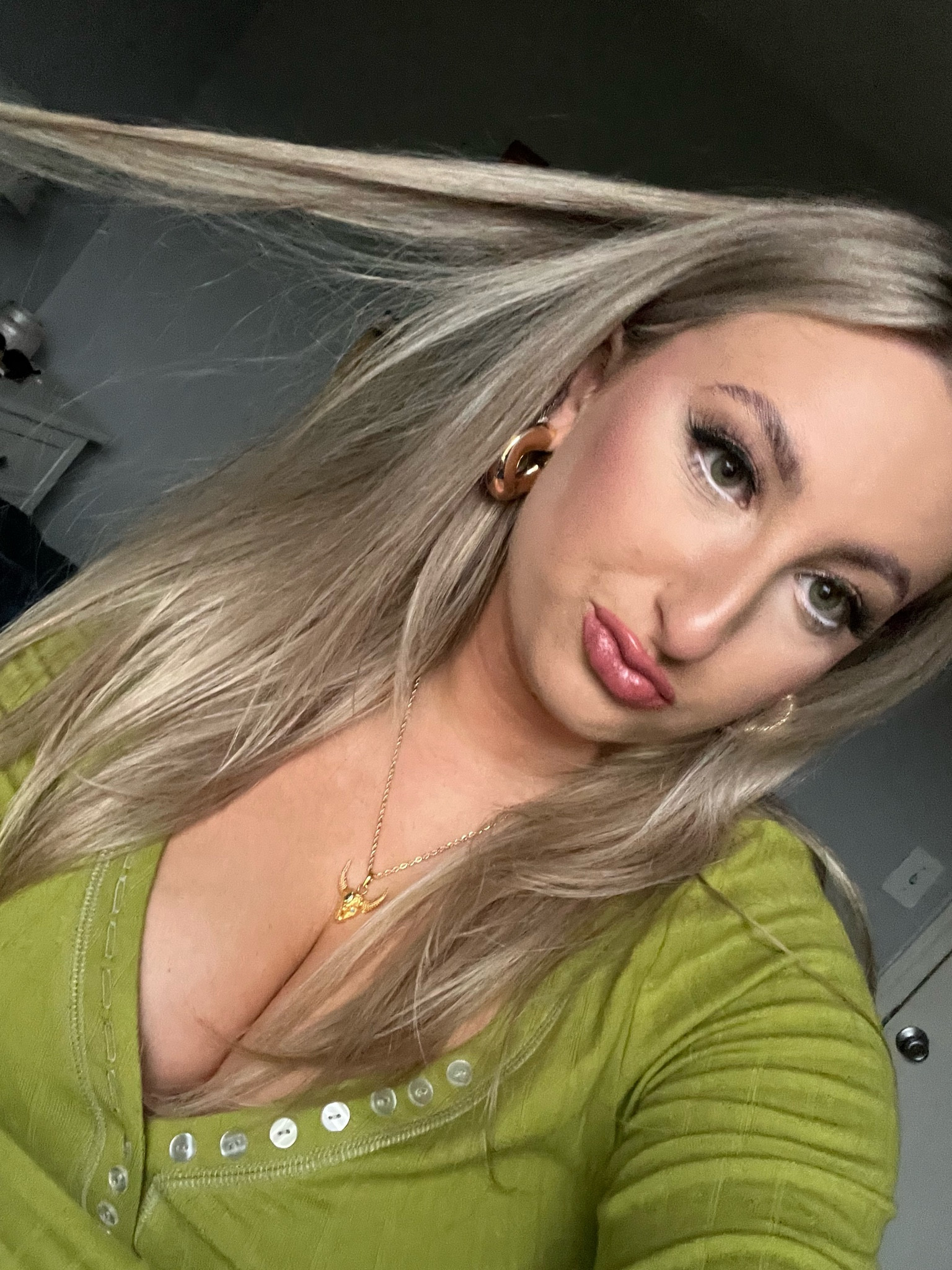 green girl always 🫡 size medium

#LTKCyberWeek #LTKGiftGuide #LTKHoliday