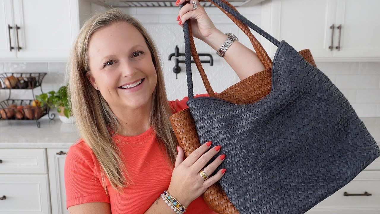 VIRAL Madewell Totes!! What’s in my bag??

#LTKxMadewell #LTKOver40 #LTKootd