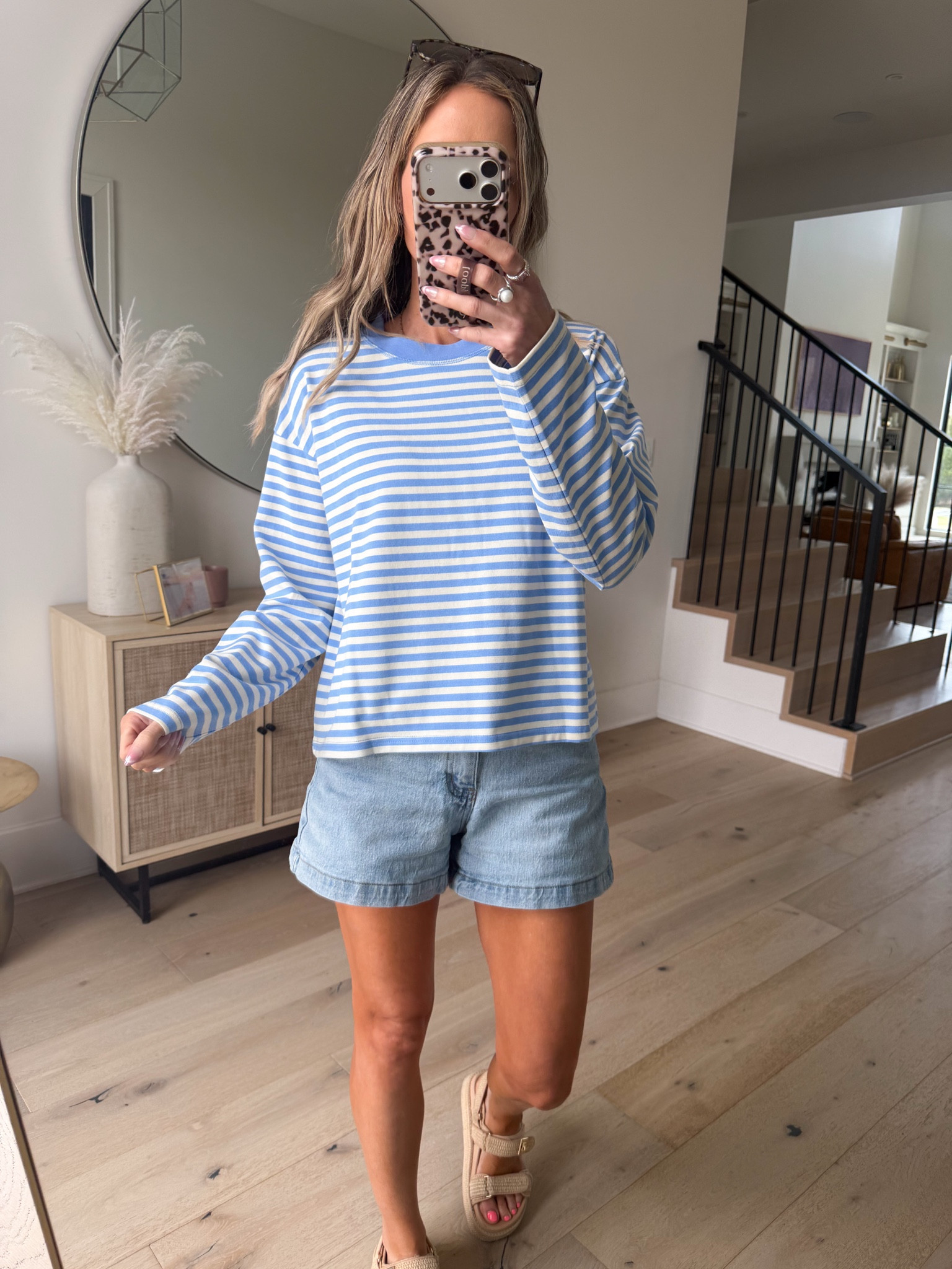 Perfect pull over for a chilly spring night💙🤍

#LTKstorytime #LTKootd #LTKdayinmylife