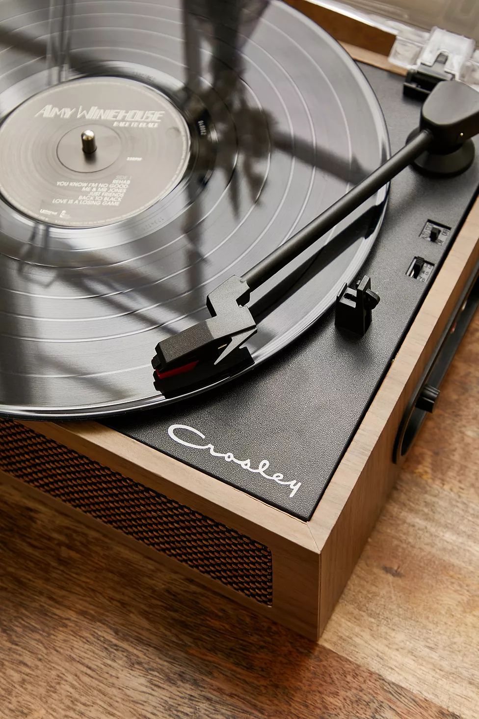 Crosley tocadiscos Walnut Ryder exclusivo de UO con entrada y salida Bluetooth | Urban Outfitters (US and RoW)