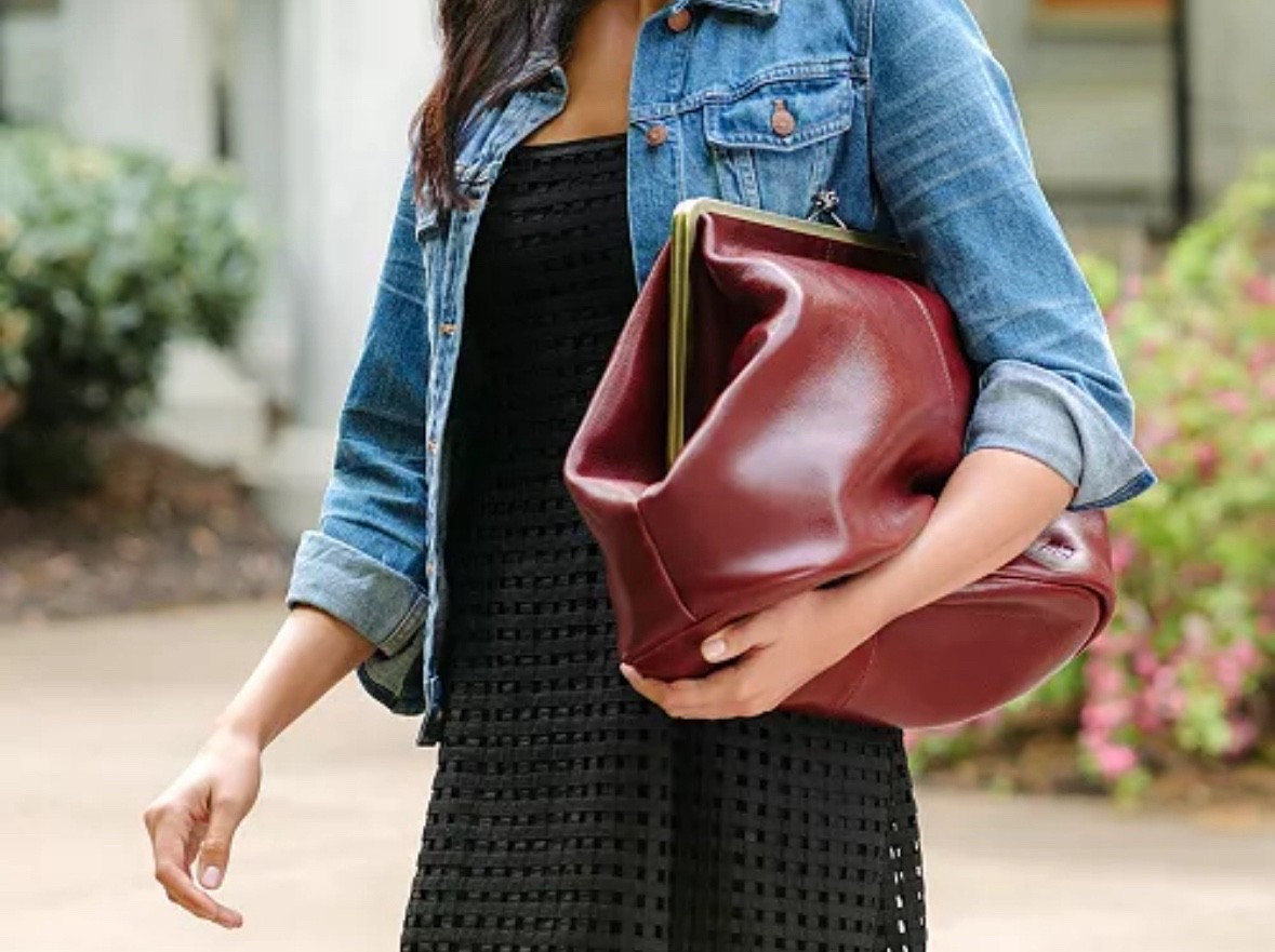 Large kisslock coach dupe handbag burgundy red 

#LTKItBag