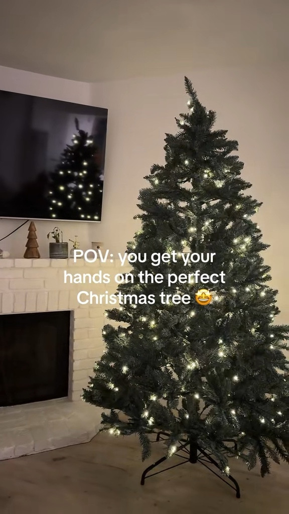 King of Christmas 🎅🏼🎄 

After having a pre lit Christmas tree from them, you’ll never want another one! 

Took me 5 mins to set up 🙌🏼

This is the 7 foot Blue Spruse Pre lit Christmas tree🎄

#christmas #christmastree #kingofchristmas #christmasdecor #homedecor #christmasdecorations 

#LTKHome #LTKSaleAlert #LTKHoliday