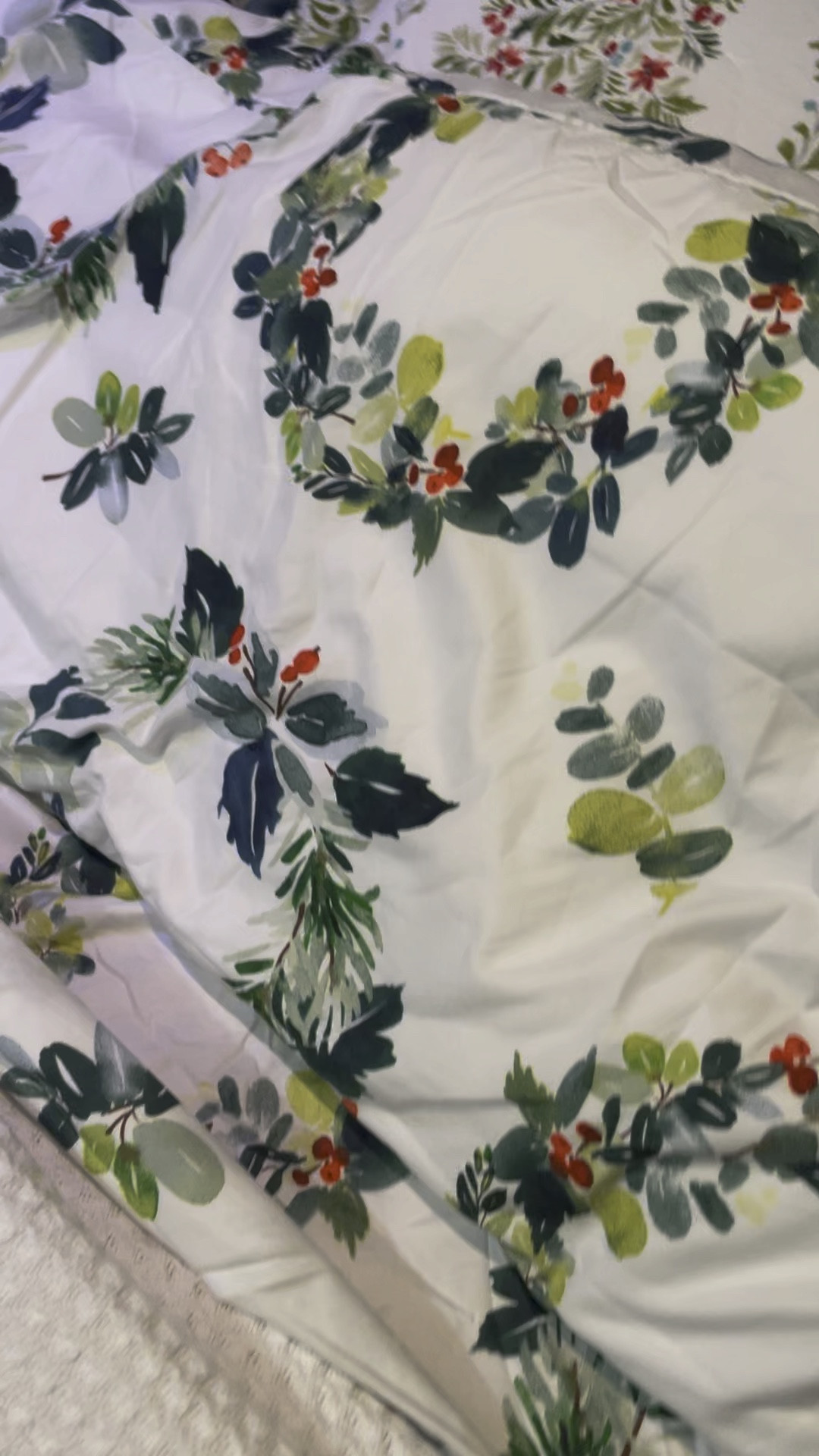 Some holiday bedding from Amazon and TJ Maxx. I absolutely love these shades and this quilt is so pretty to brighten up your home for the holidays.

#LTKHoliday #LTKHome #LTKSeasonal