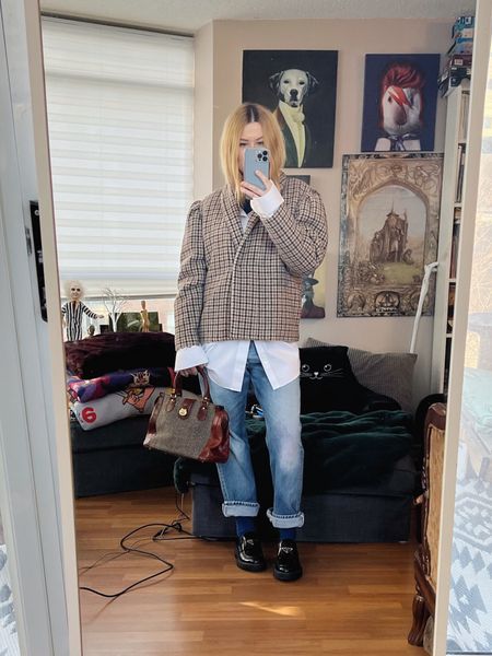 A completely head to toe secondhand and vintage look today…except the socks. One section that I always check every time I thrift is the men’s button ups. They always have a huge selection in a fit I like, and if you are really lucky you can find one that is non iron like this white one. It’s always wrinkle free.
•
.  #winterLook  #StyleOver40  #vintageLevis  #pradaloafer #thriftfind #valuevillagefind #isabelmarant  #poshmarkFind #vintage90s #secondhandFind #FashionOver40  #MumStyle #genX #genXStyle #shopSecondhand #genXInfluencer #WhoWhatWearing #genXblogger #Over40Style #vintageHandbag #40PlusStyle #Stylish40s #styleTip  #HighStreetFashion


#LTKSeasonal #LTKFind #LTKstyletip