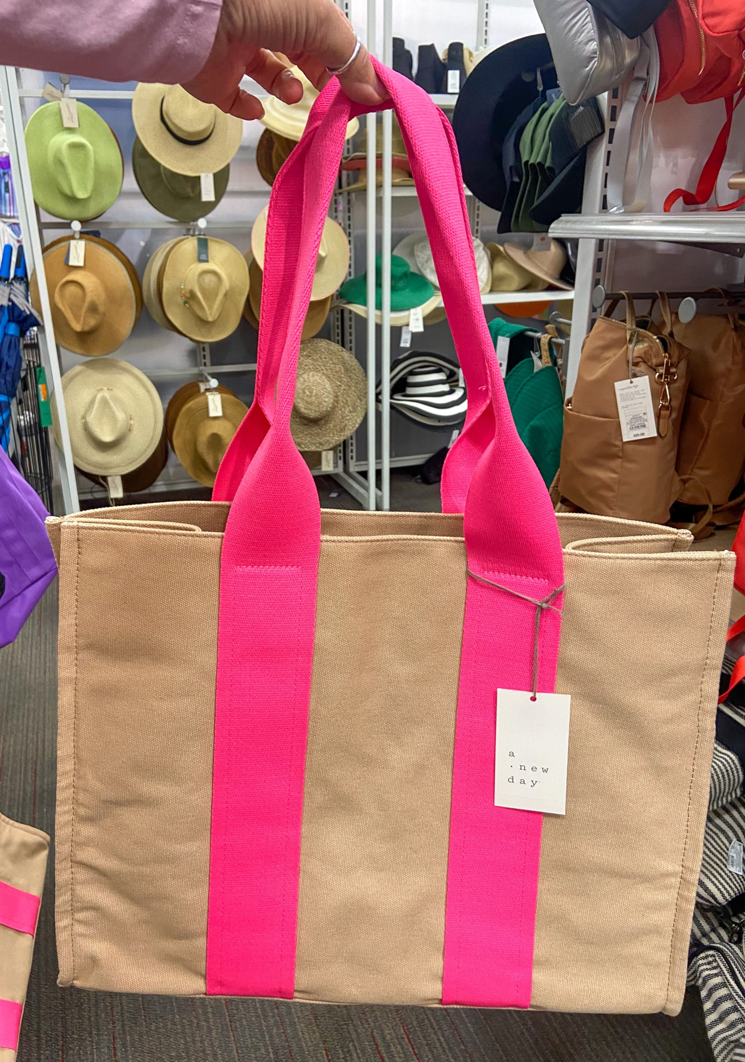 Perfect summer beach tote with a splash of bright pink 😎

20% off at TARGET ❤️

#LTKitbag #LTKSeasonal #LTKsalealert