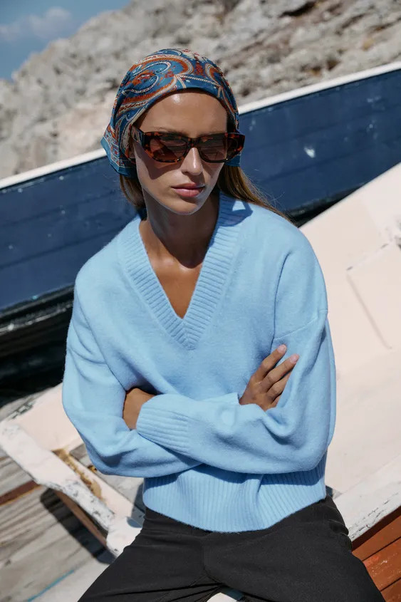 Long-sleeve jumper with a V-neckline. Features ribbed trim. | Zara US