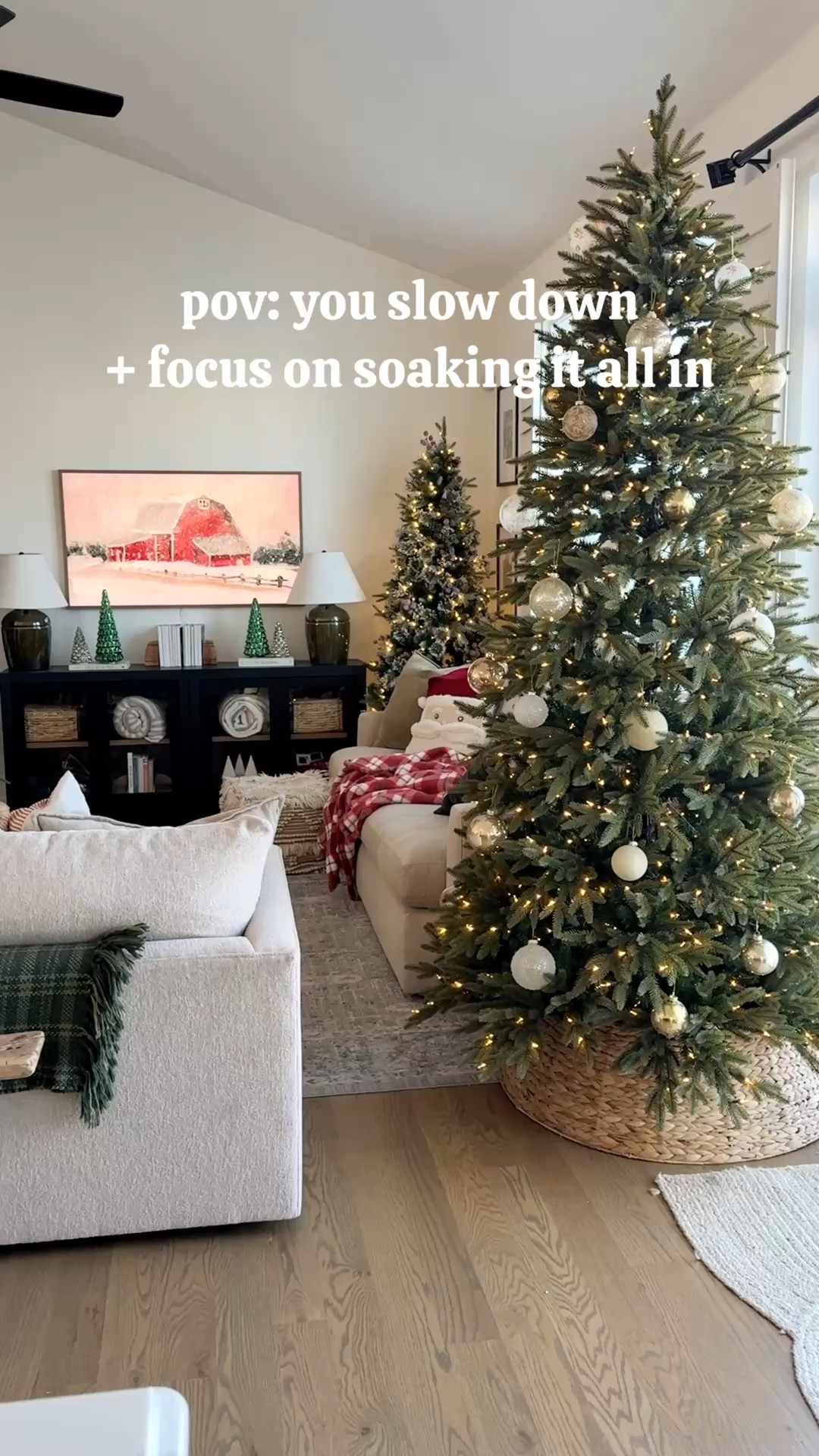 Cozy Christmas living room ✨✨✨

#LTKSeasonal #LTKHoliday