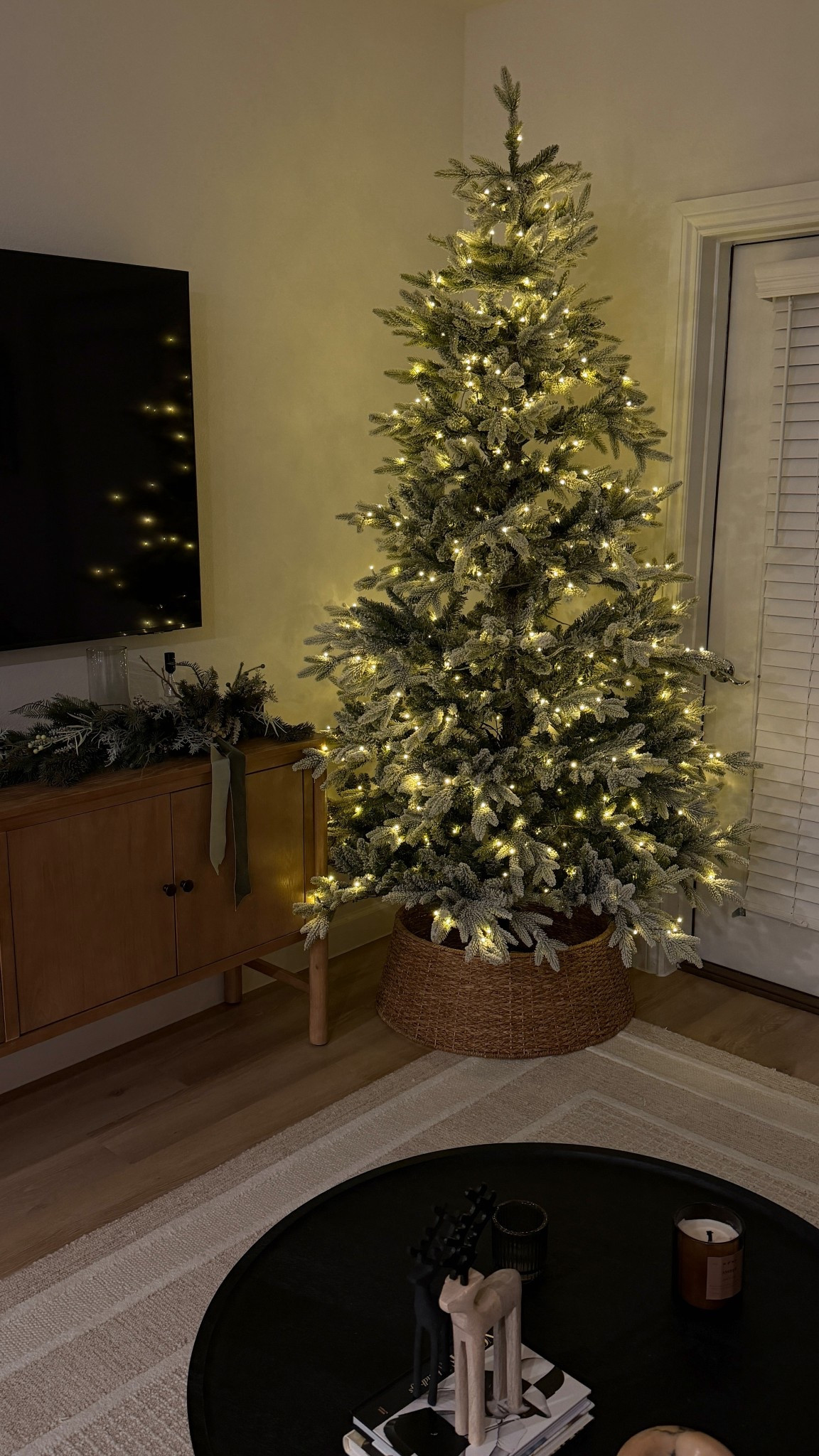 Neutral Christmas tree decor 🥰✨🌲 Exact tree is linked on my Nov highlights/stories!