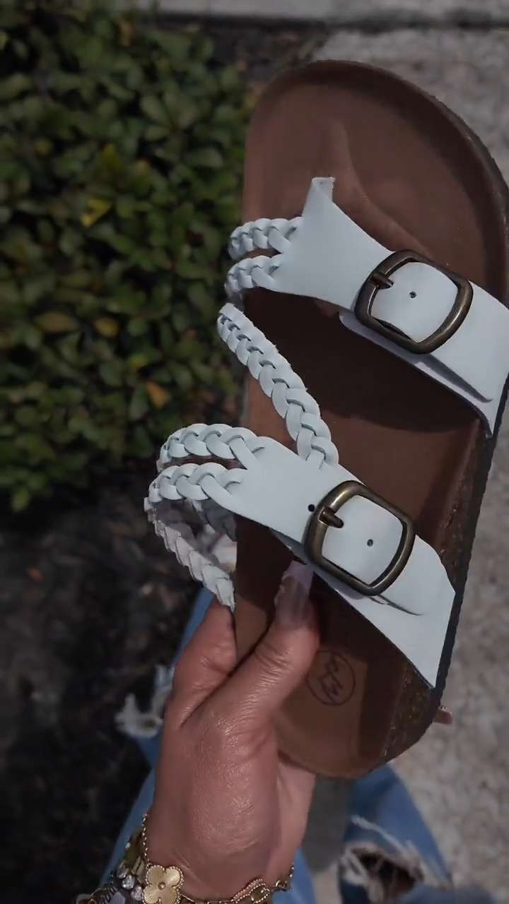 Cute and comfy leather sandals you’ll any to wear all day! #whitemountainfootbedsandals #womenssandals #summersandals #ad 

 #LTKootd #LTKActive #LTKTravel