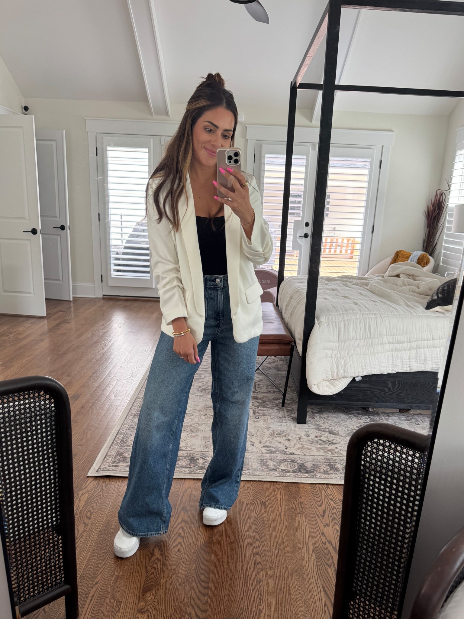 the blazer tho 🔥🔥 it’s soooo soft!! Wearing a small! SO many colors!