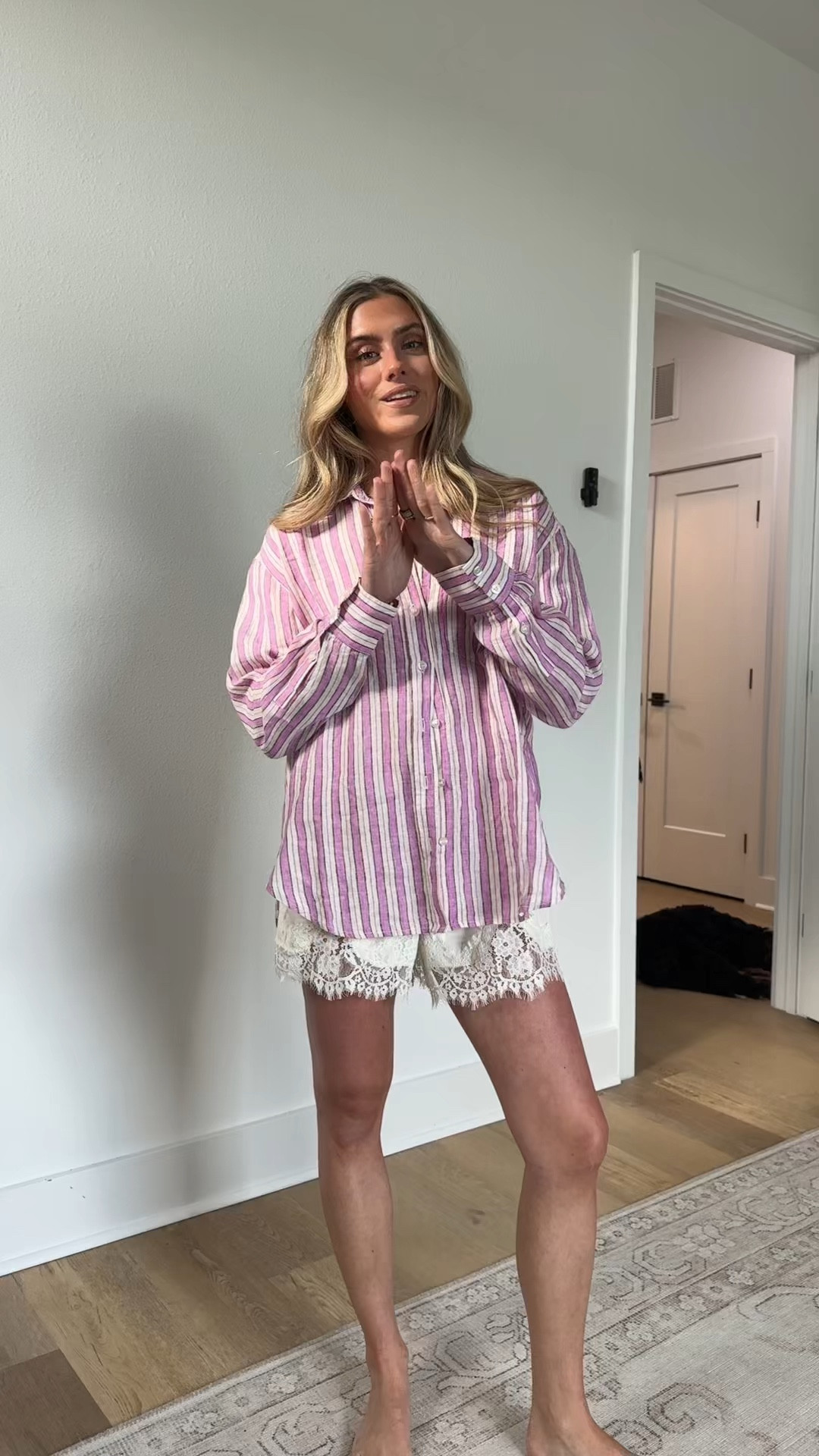 @gap size S 100% linen oversized shirt. Soft linen shirt in an oversized fit and tunic length.
Spread collar, button front.
Long sleeves with drop shoulders and button cuffs.
Chest patch pocket.
Shirttail hem.

#LTKootd #LTKSaleAlert #LTKSeasonal