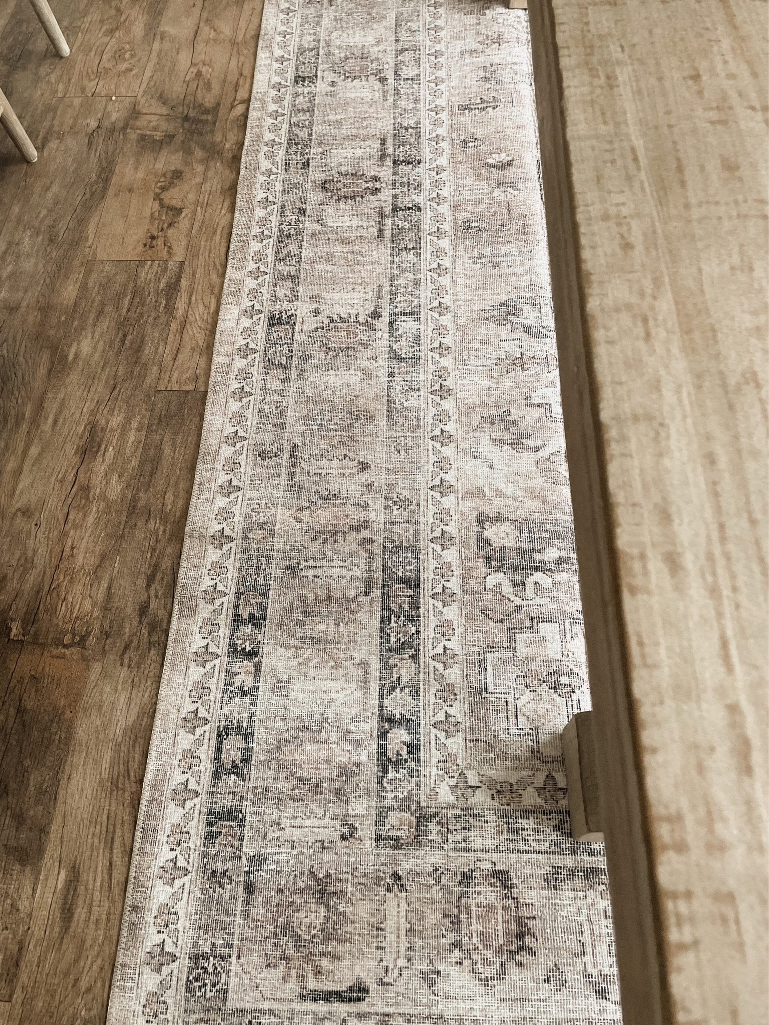 The tones in this rug 😍 A washable rug is perfect for high traffic areas. Styled in our #DelProj dining room. Final project reveal coming soon!
#ltk #ltkhome #rugs #diningroom

#LTKstyletip #LTKhome