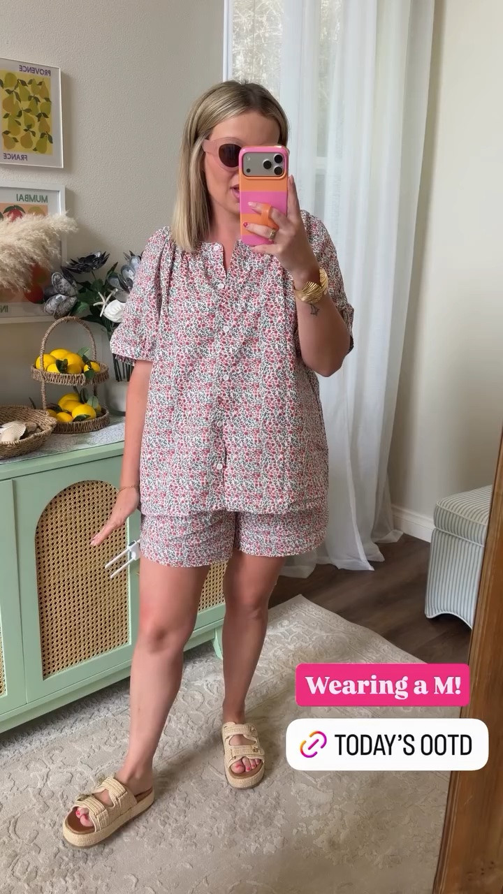 Today’s OOTD!! Wearing a medium

#LTKMidsize #LTKSeasonal