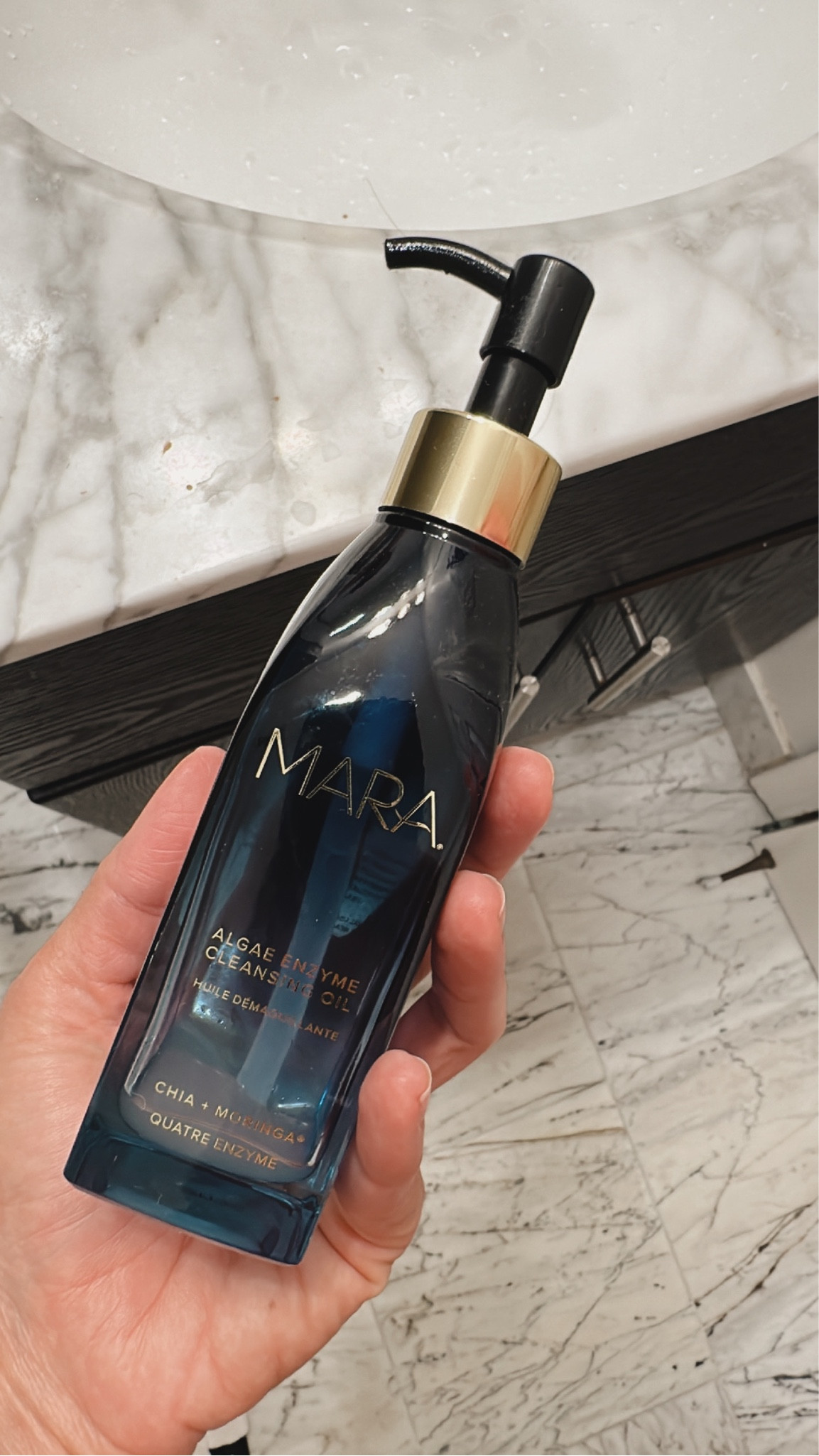 If you try this oil you will be hooked I promise 😆 It’s that good!!!
Best product for removing your makeup.
Skin feels super soft after!


. 

#LTKGiftGuide #LTKover40 #LTKmidsize