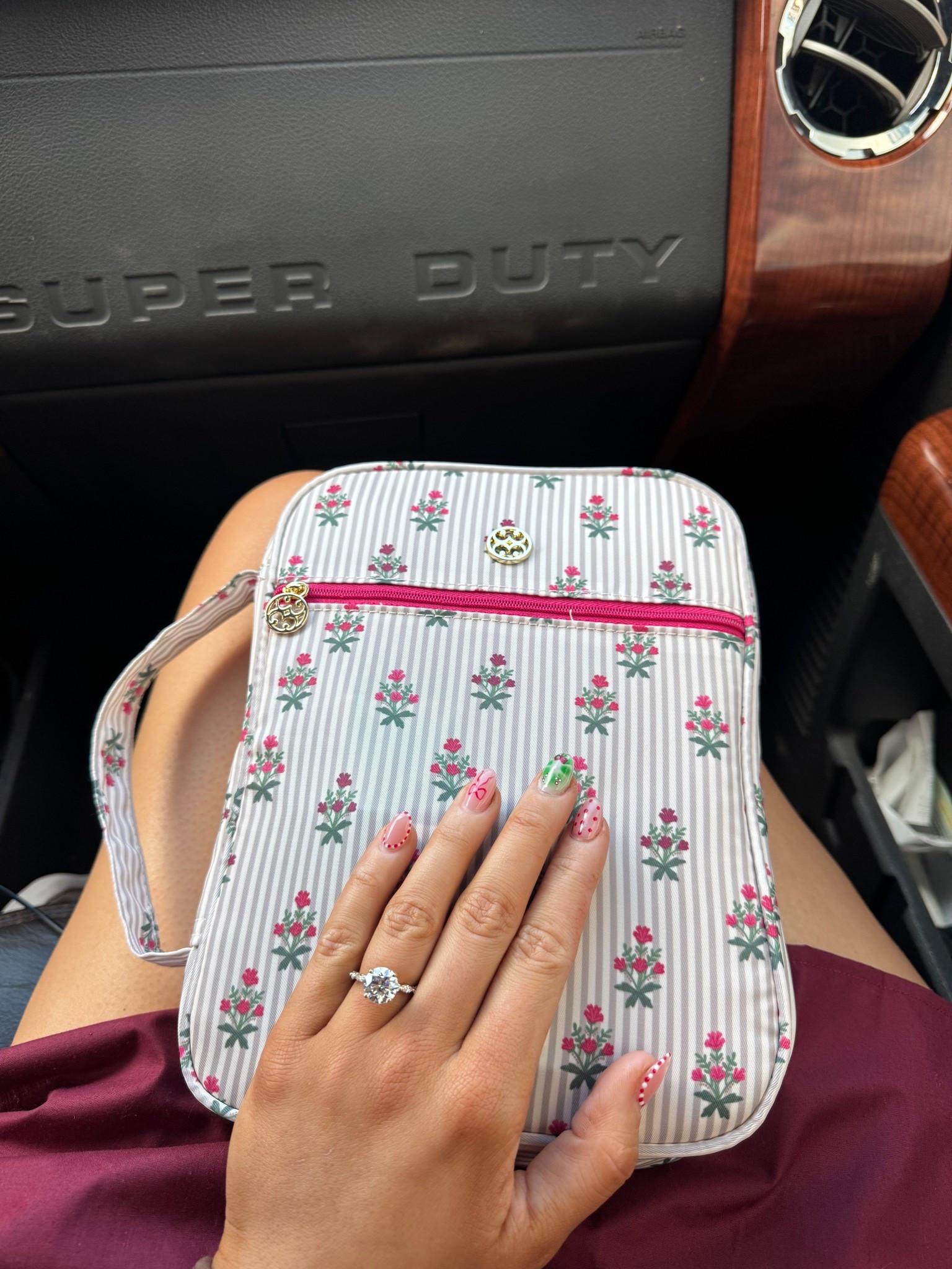 Couldn’t find the exact same bible cover, but I linked one similar! 

#LTKootd #LTKHome #LTKselfcare