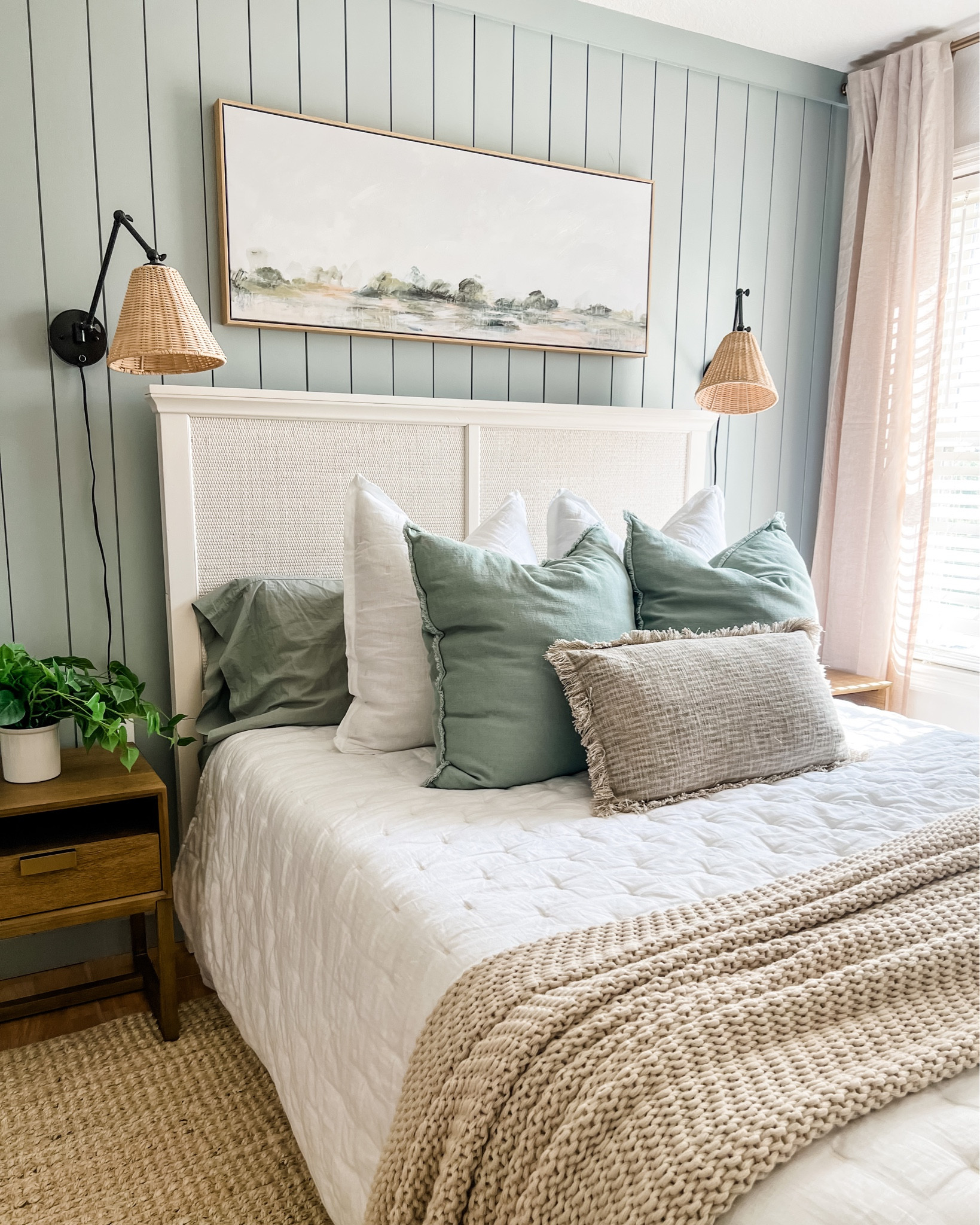 Coastal bedroom #lakehouse #lakehousebedroom #coastalbedroom #bedroomdecor #transitionaldecor

#LTKhome