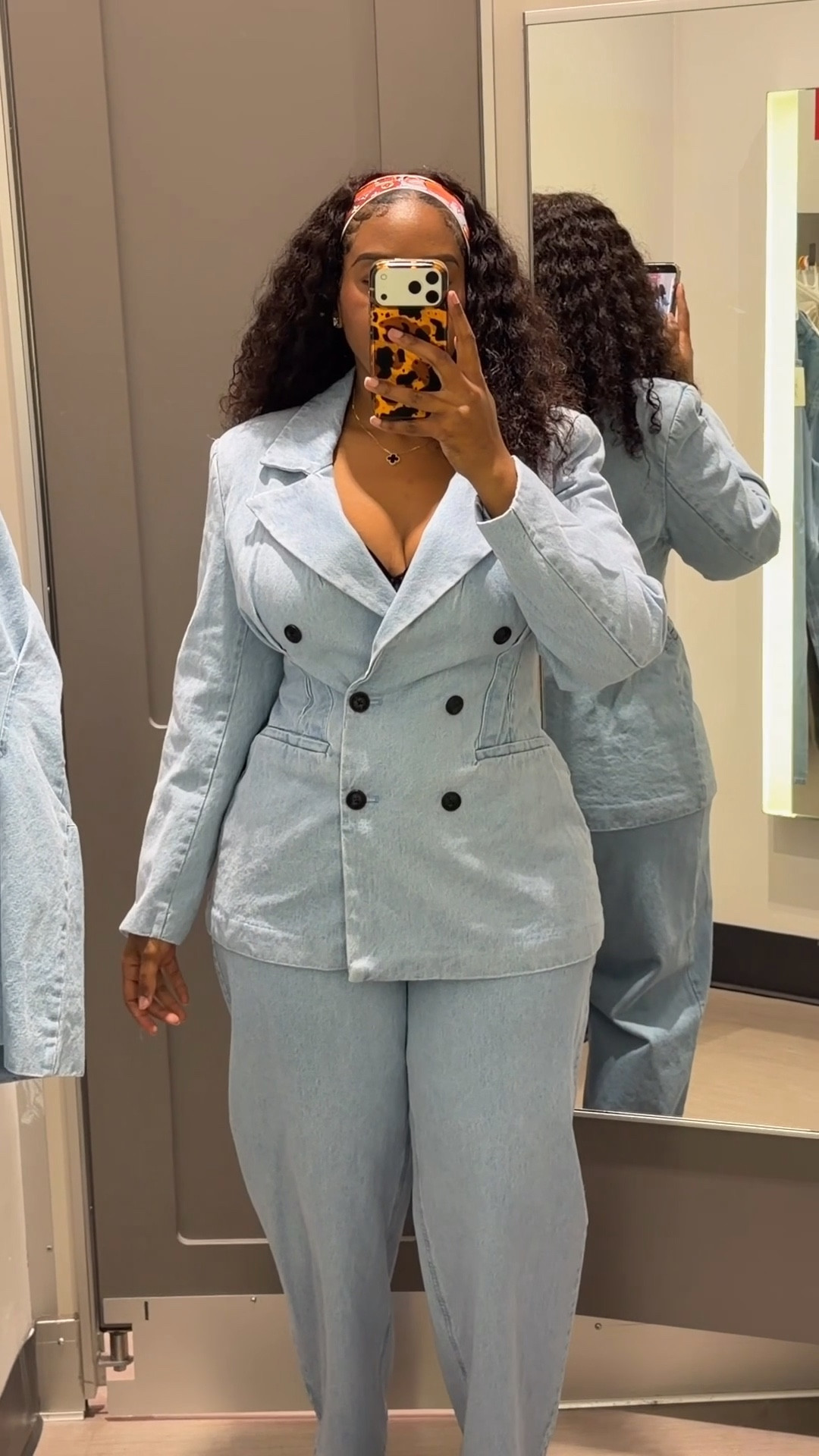 Yes! IMMEDIATELY, YES!!! 

So I stopped by Target today and spotted this KBB drop and I’m so glad I did! Y’all I’m literally obsessed with this blazer! Then I spotted the matching barrel jeans and could leave without it! 

Did I mention it’s 25% off!!!

I’m 5’7, 205 lbs wearing a size medium in the blazer and 14 in jeans. The jeans do have quite a bit of gapping in the waist, but that’s the norm for me! 



#LTKOver40 #LTKWorkwear #LTKMidsize
