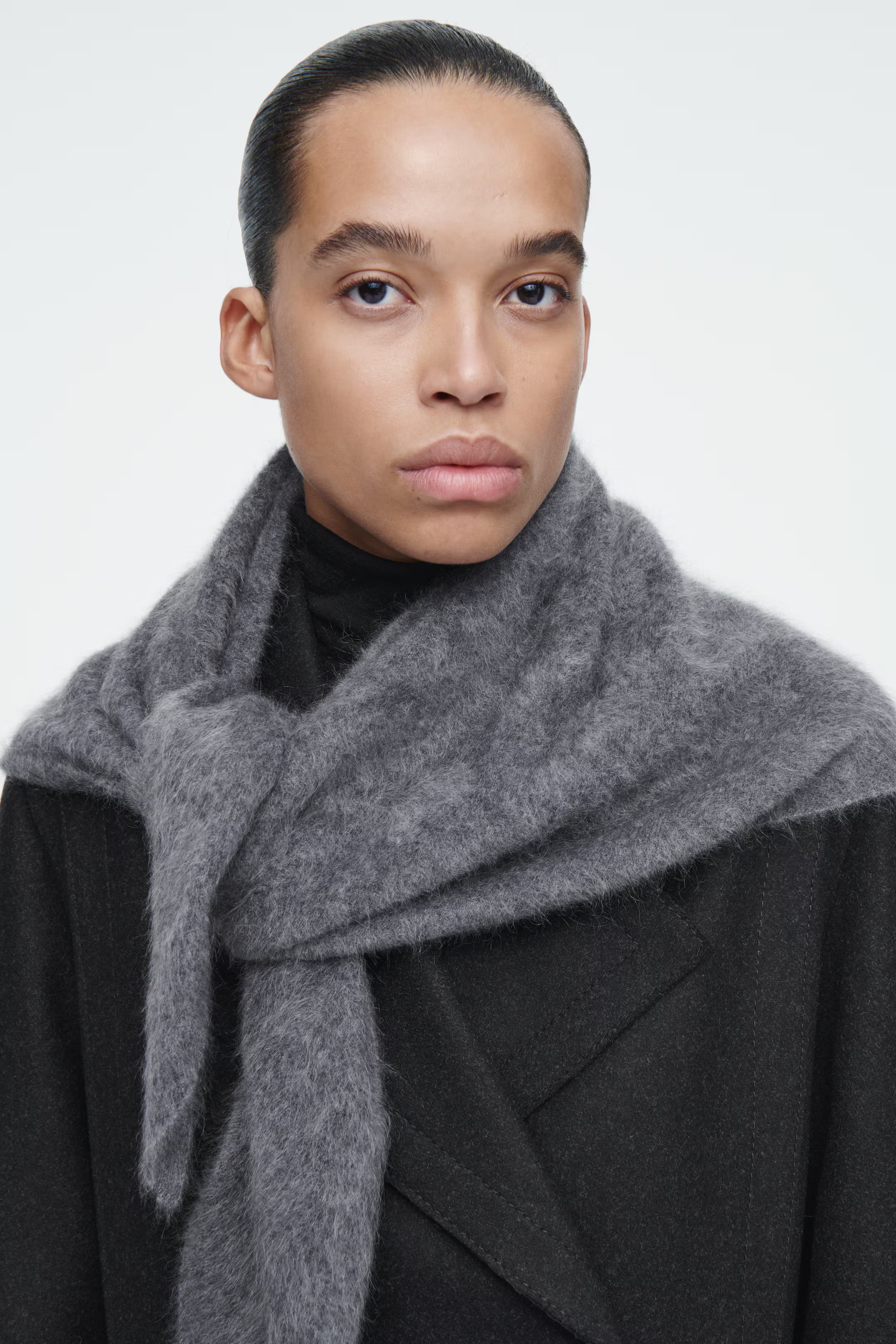 PURE BRUSHED-CASHMERE TRIANGLE SCARF | H&M (UK, MY, IN, SG, PH, TW, HK)