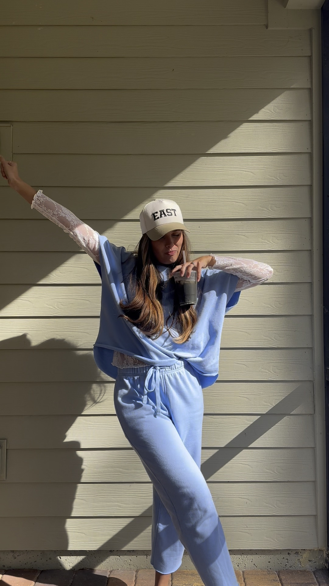 lounge two piece set 
Trucker hat 