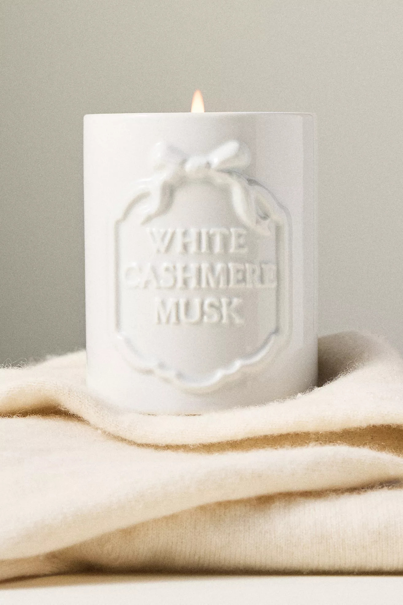 Gingham Bow Fresh White Cashmere & Musk Ceramic Boxed Candle | Anthropologie (US)